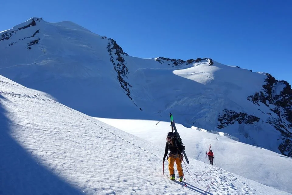 Hiking up towards Pollux, Photo: Rich Southcott
