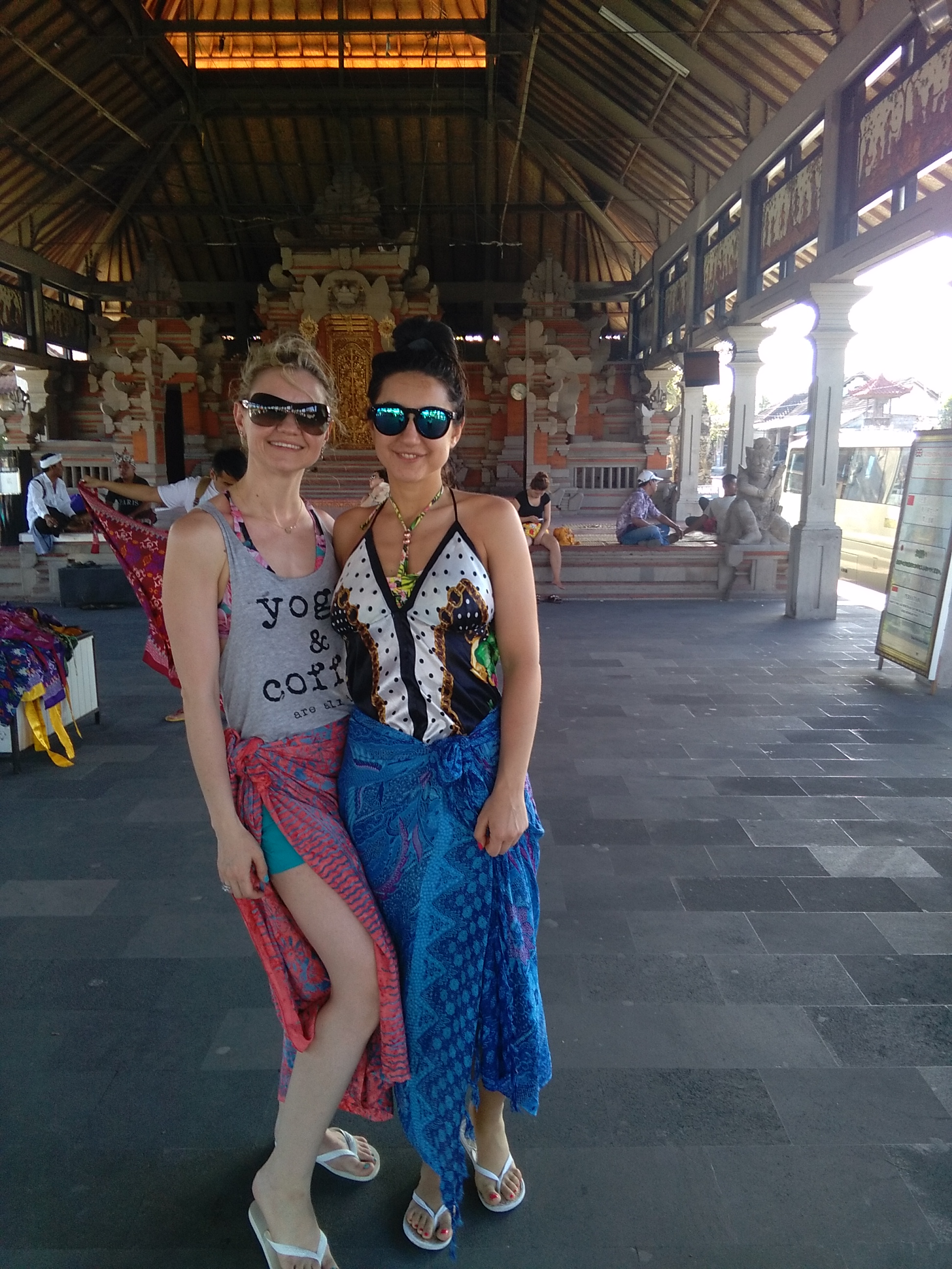 you need to cover your legs to visit the temples 