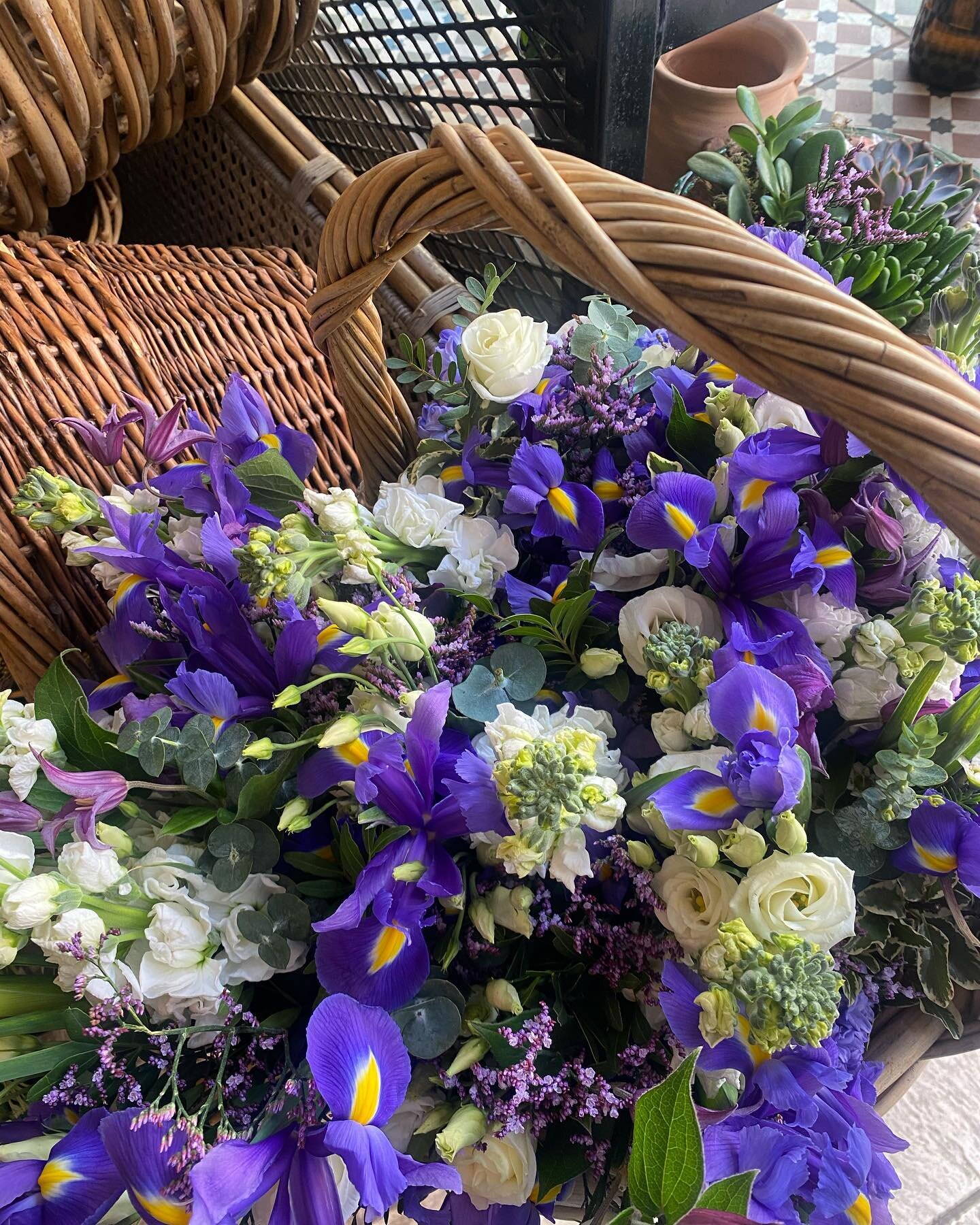 We hope you had beautiful Easter, filled with chocolate &amp; blue skies 🤍💙

Our signature jars filled with scented Spring blooms &amp; Iris beauties.