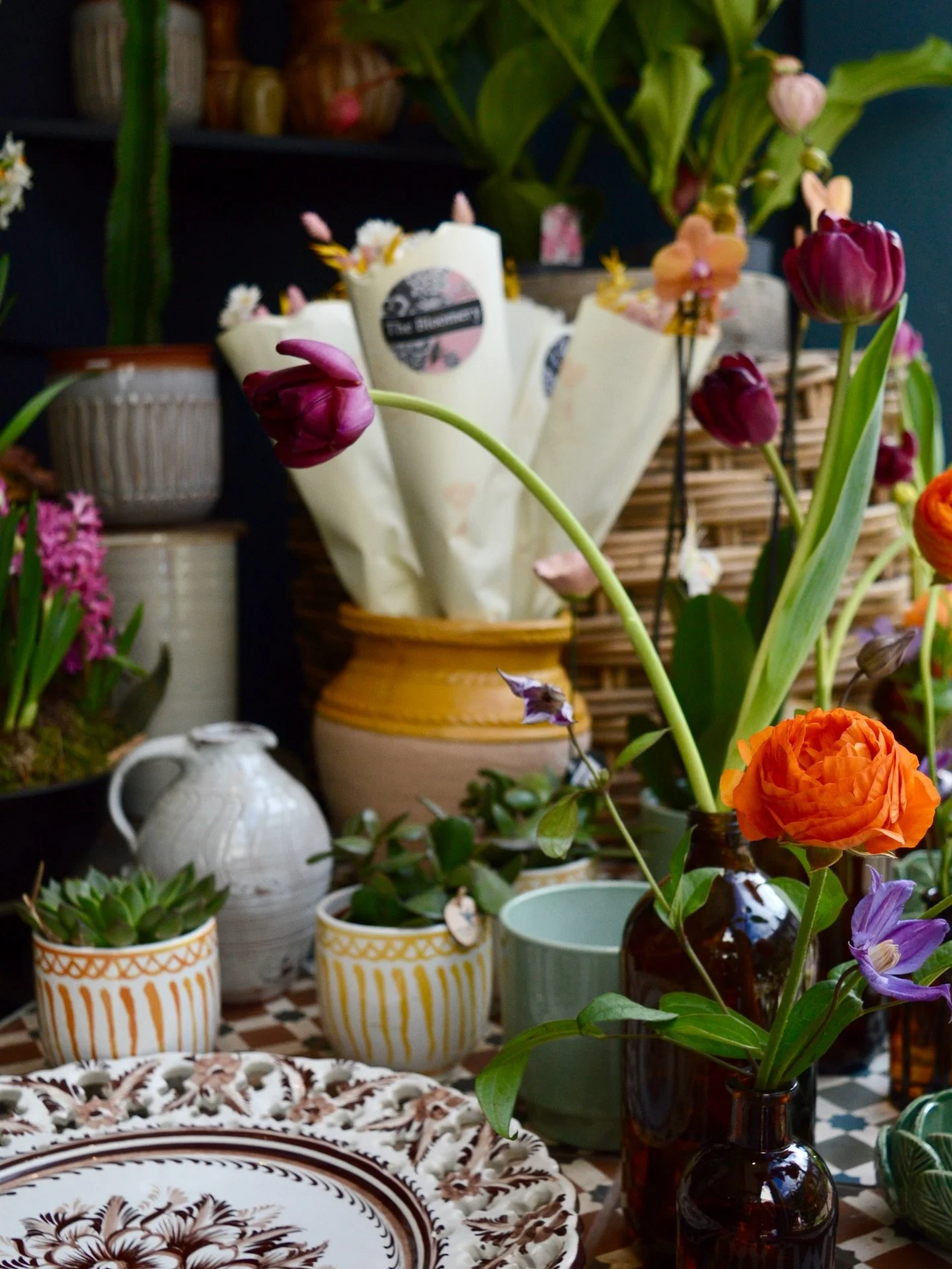 Floral recap of the week 🤍  we saw the beginning of peony season! 

Pic 1- A little vintage find, hand painted Portuguese plate (&amp; yes it is for sale) 
Pic 2- Bouquets of plenty 
Pic 3- &lsquo;Coral charm&rsquo; peonies showing off 
pic 4- The m