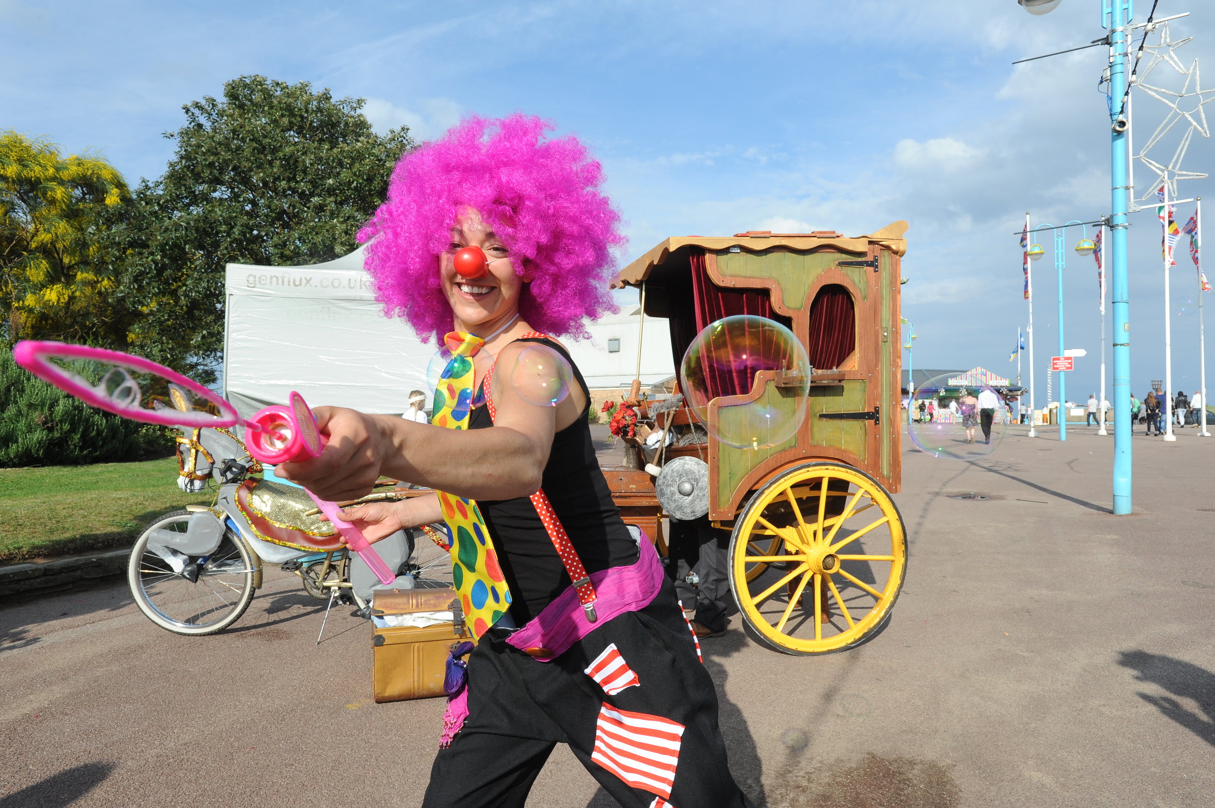 Street Theatre and Walkabout Circus Performers: The Shapeshifting Circus