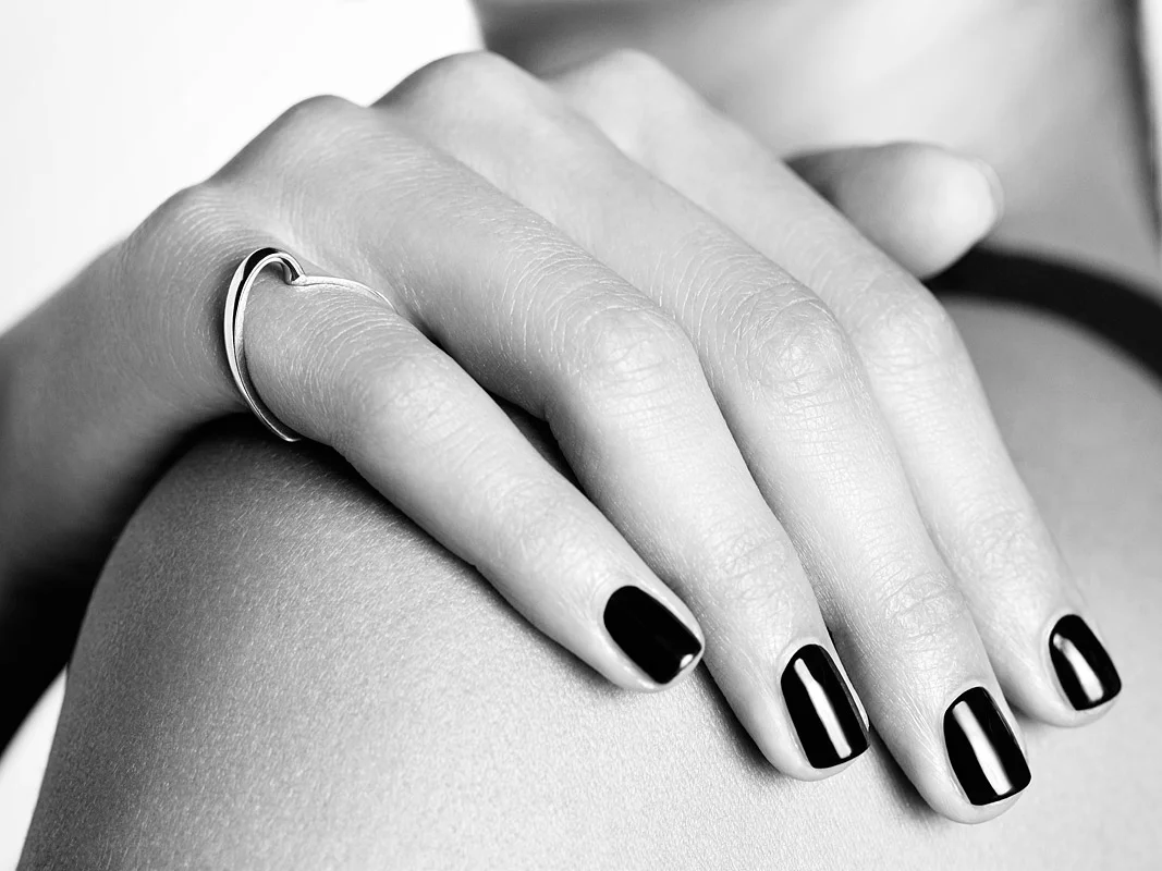 02_Amélie-Viaene_Essentials_Christopher-Jeney.jpg