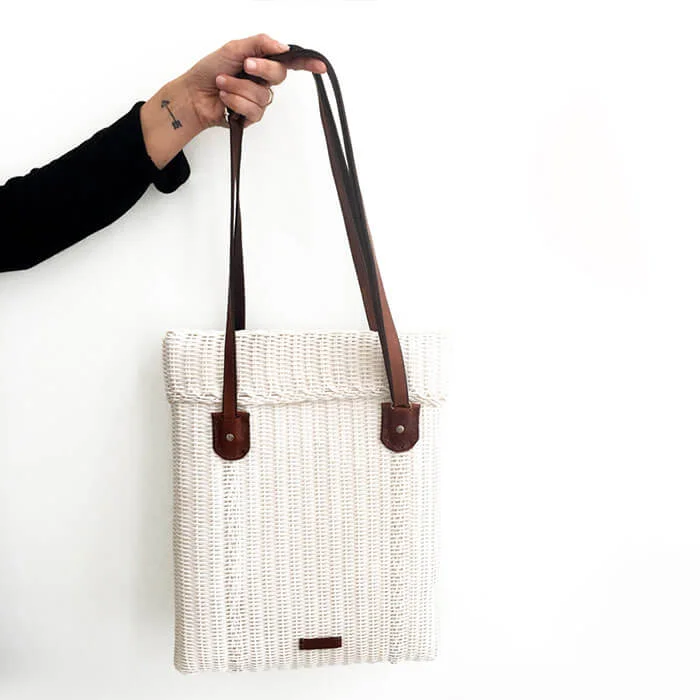 Wakami Cartero White Shoulder Bag