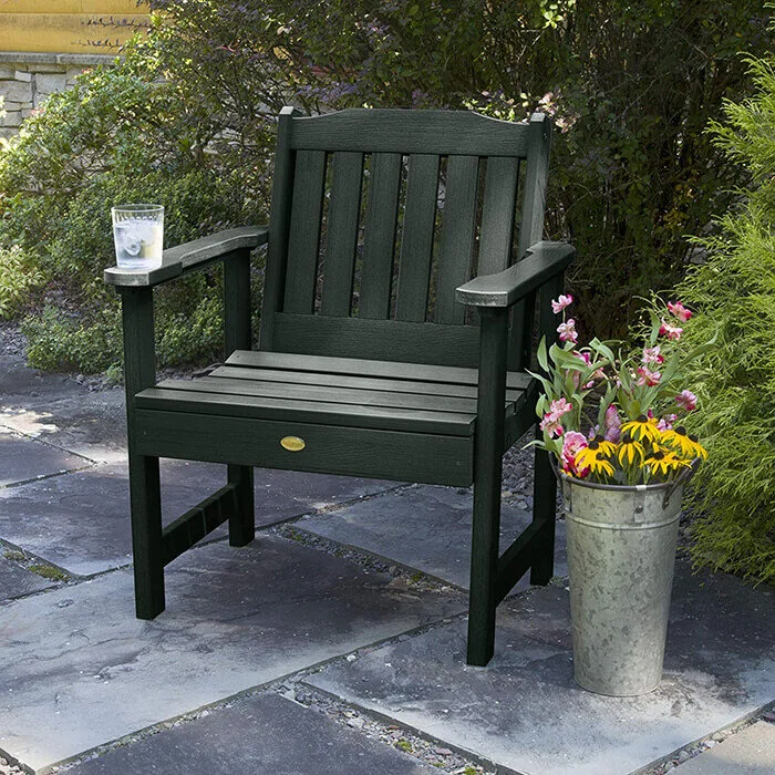 Top 12 Outdoor Furniture Made With Recycled Plastics