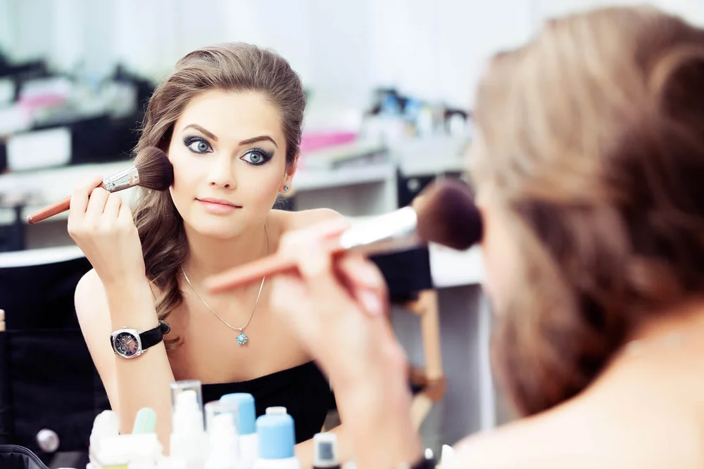 14 Incredible Makeup Mirrors To Start Your Day Right
