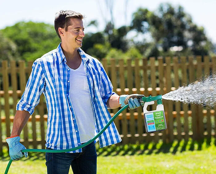 10 Pet Safe Organic Fertilizers For the Perfect Golf Course Like Lawn