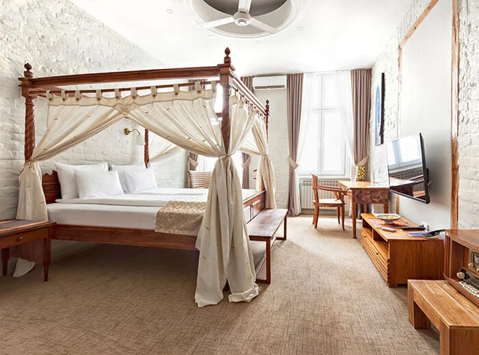 Guest Bedroom Makeover Tip: Pick a Style or Theme