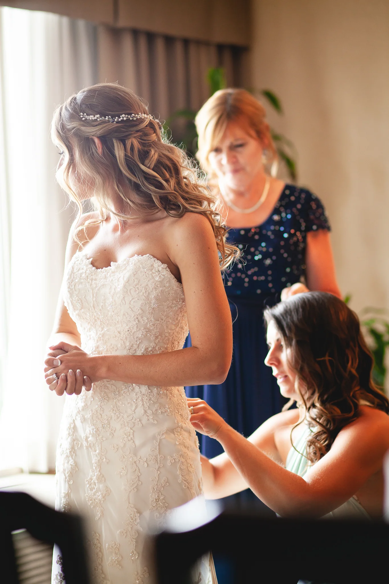 Amy D Photography- Barrie Wedding Photography- Wedding Getting Ready- Bride getting ready- Muskoka Wedding Photography-134.jpg