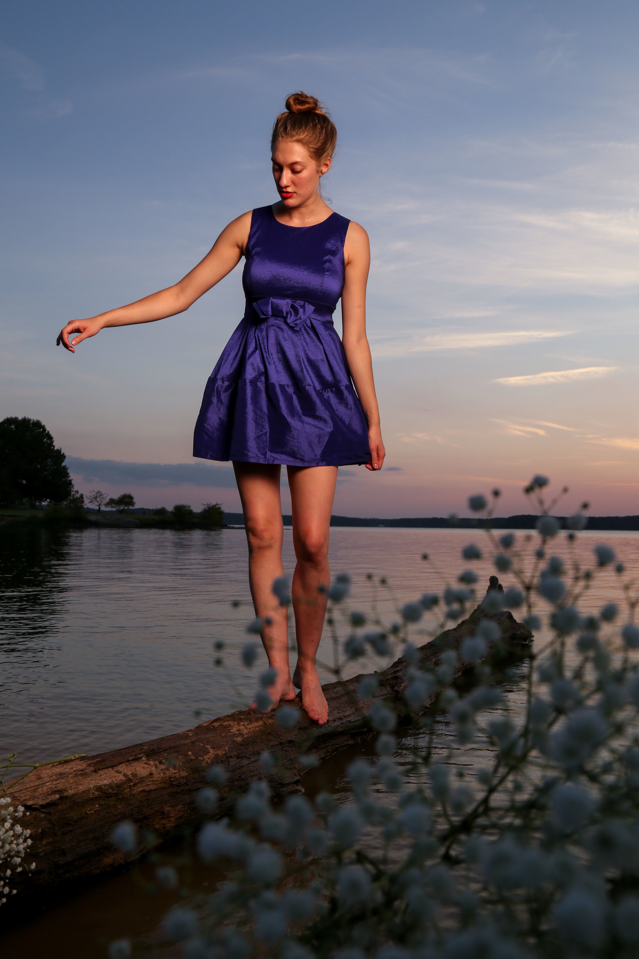  The purple dress is meant to show the elegancy inside Collins in contrast to her female photojournalist identity, which requires much physical strength to carry all the camera equipment.&nbsp;&nbsp; 