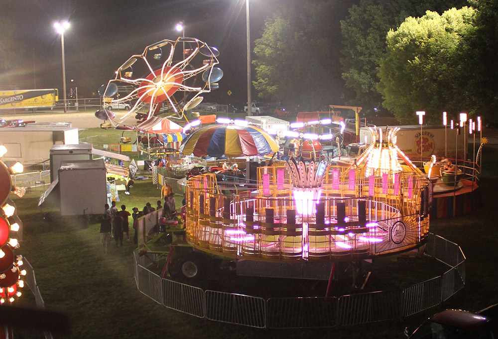 carnival-rides-2014-08-01.jpg