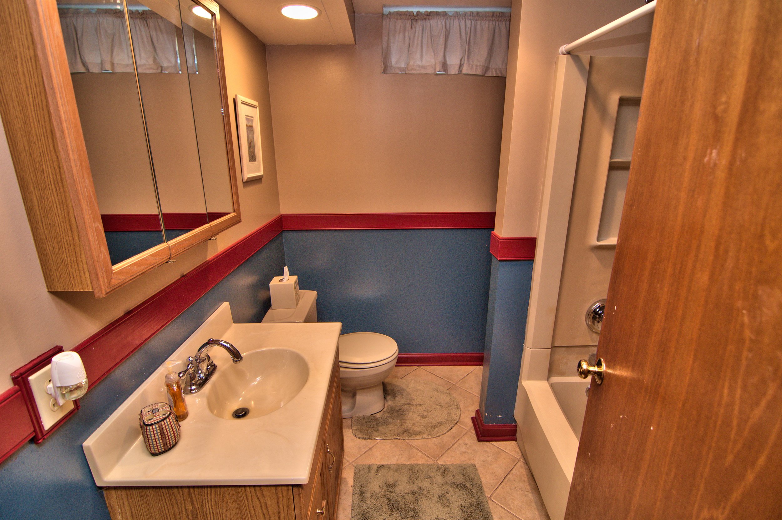 Bath off Family Room View 1.jpg