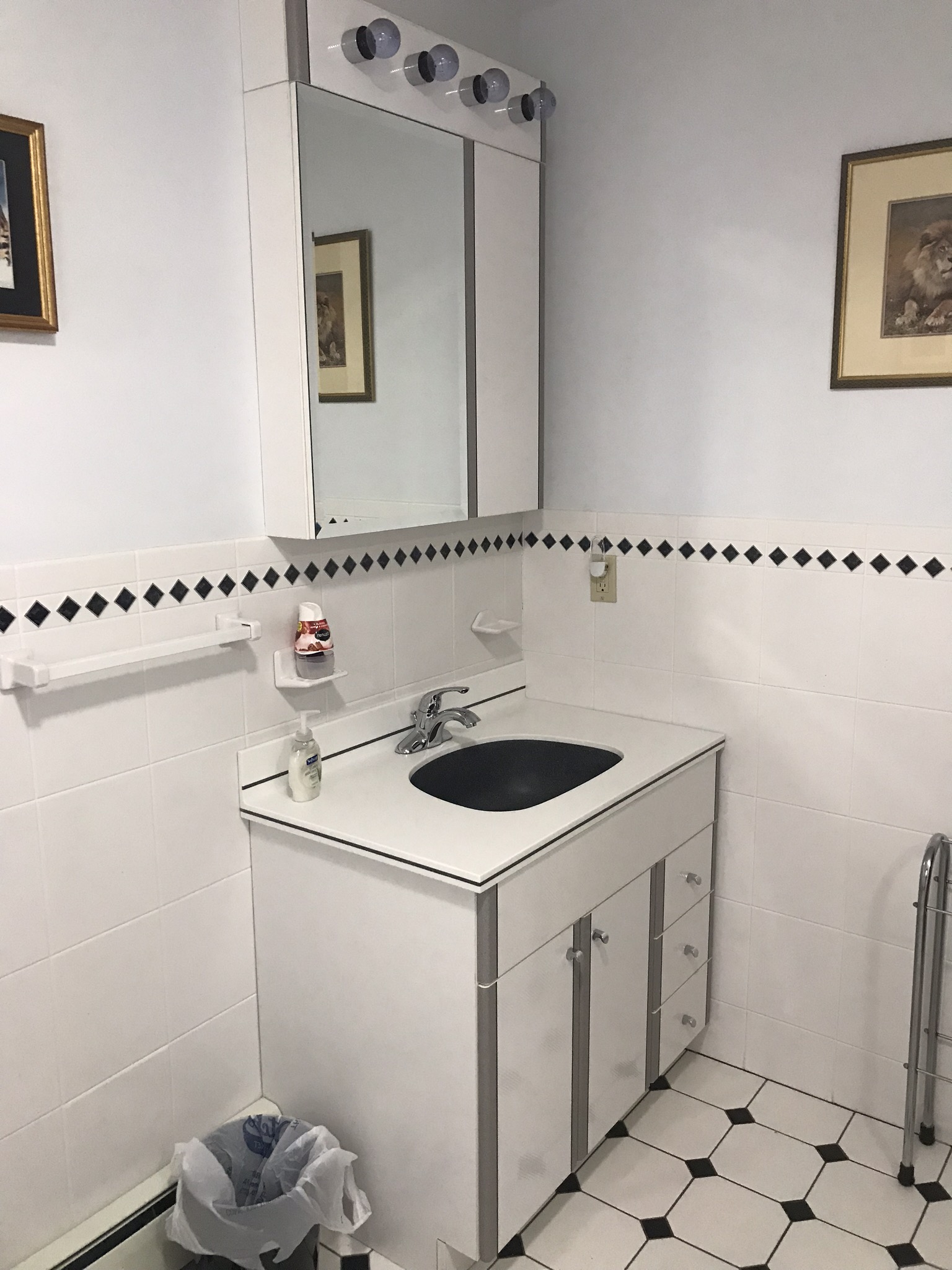 bathroom 2.jpg