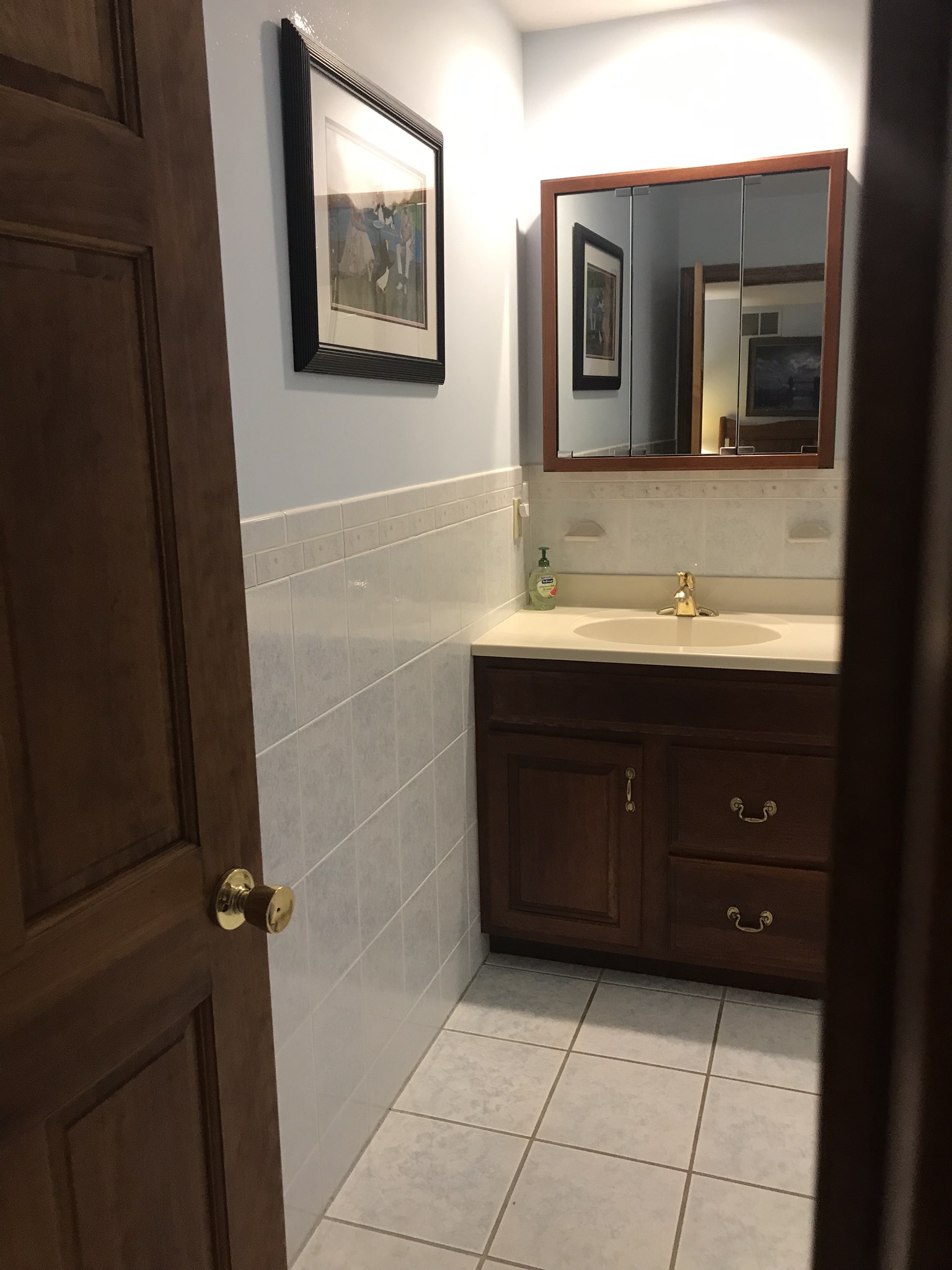 bathroom 3.jpg