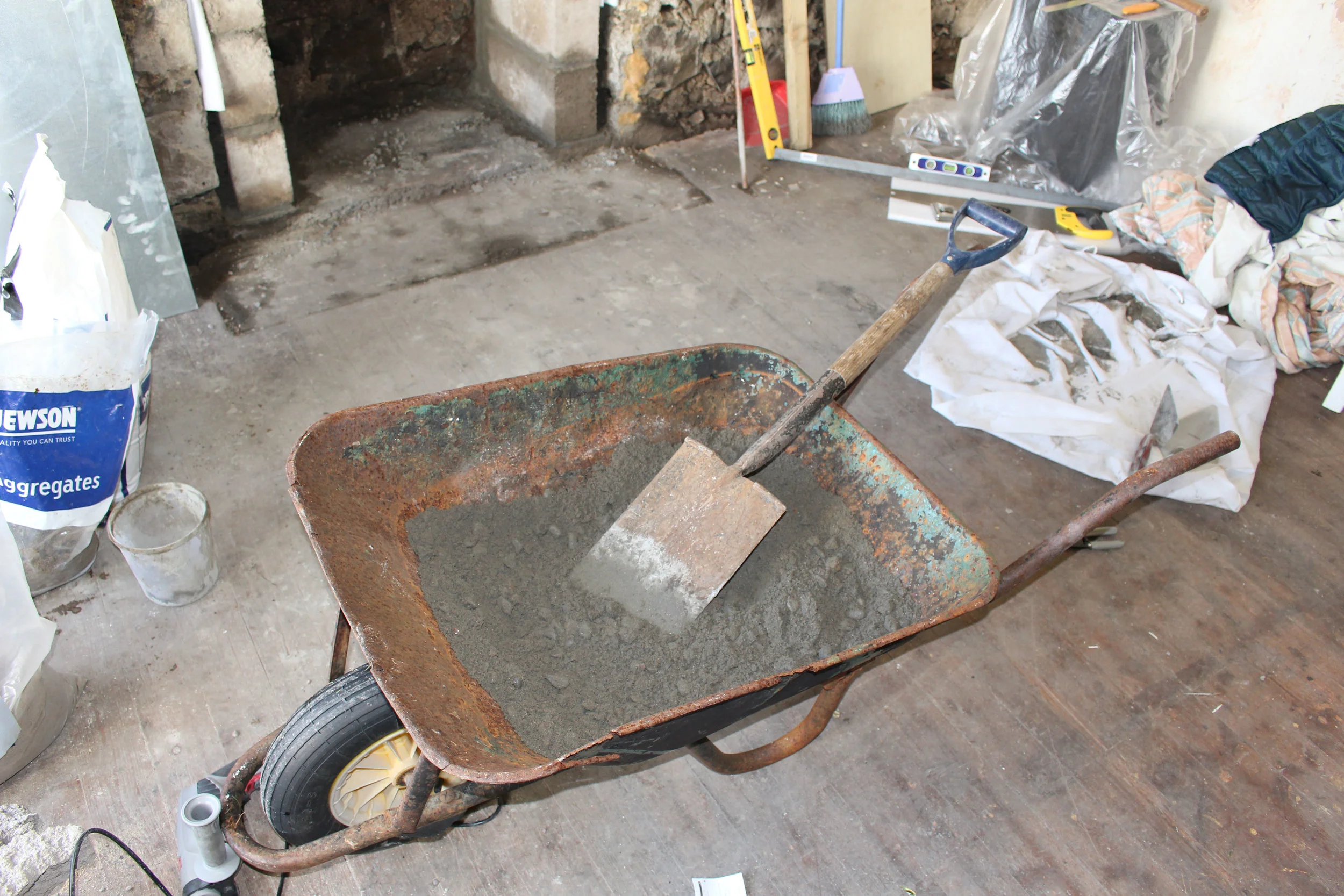 In truth it became easy to determine whether the mix was too ‘dry’ or too ‘wet’. The mortar should hold its shape when mixed through but not be so thick that it appears grainy; it also shouldn’t feel ‘wet’ or have any excess water coming out of it when you lift it up with a trowel. This photo shows the dry mix of cement and sand.