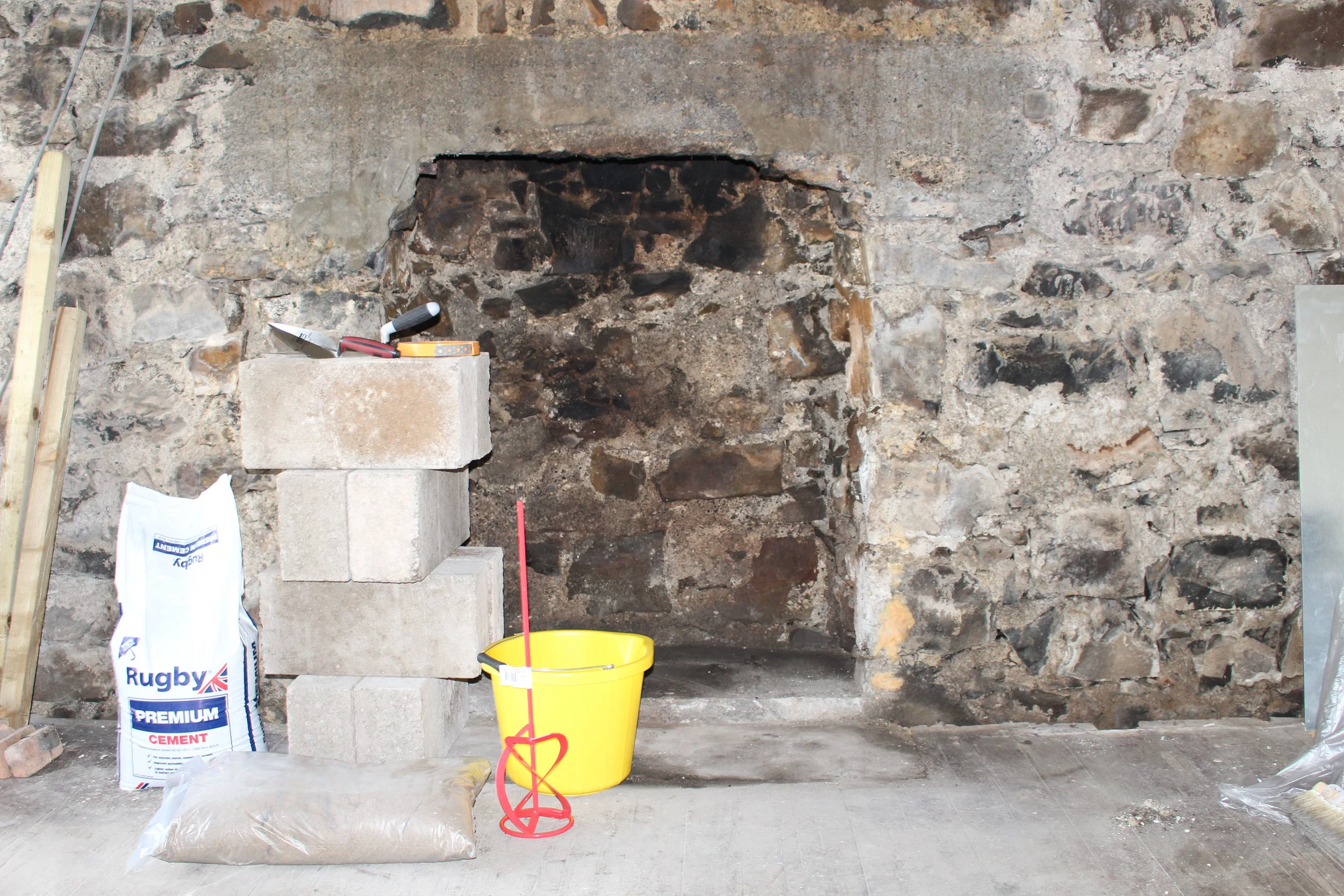 We mixed cement mortar at a ratio of 4 parts Portland cement to 1 part builders sand and added water until the mix became ‘workable’. As this was my first attempt at building block, let alone mixing cement , I was dubious as to what ‘workable’ actually meant.