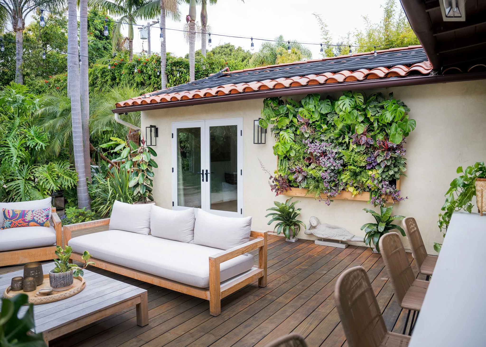 Living Wall, Moss Wall, or Floor Plants: The Homeowner's Guide to Choosing the Right Botanical Installation