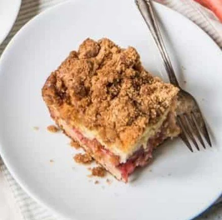 Strawberry Rhubarb Crumb Cake