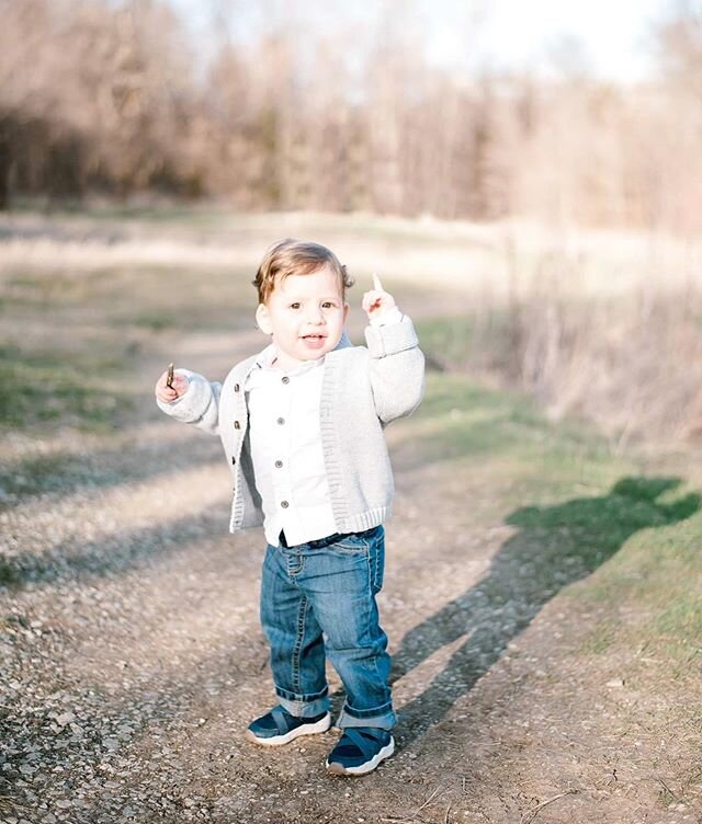This little guy already knows he&rsquo;s #1 in mama + dads hearts! . . . #natalieimhoffphotography #friscofamilyphotographer #prosperfamilyphotographer #officialphotographerforKidsShouldn&rsquo;tHaveCancerFoundationTexas #familyphotographer #children