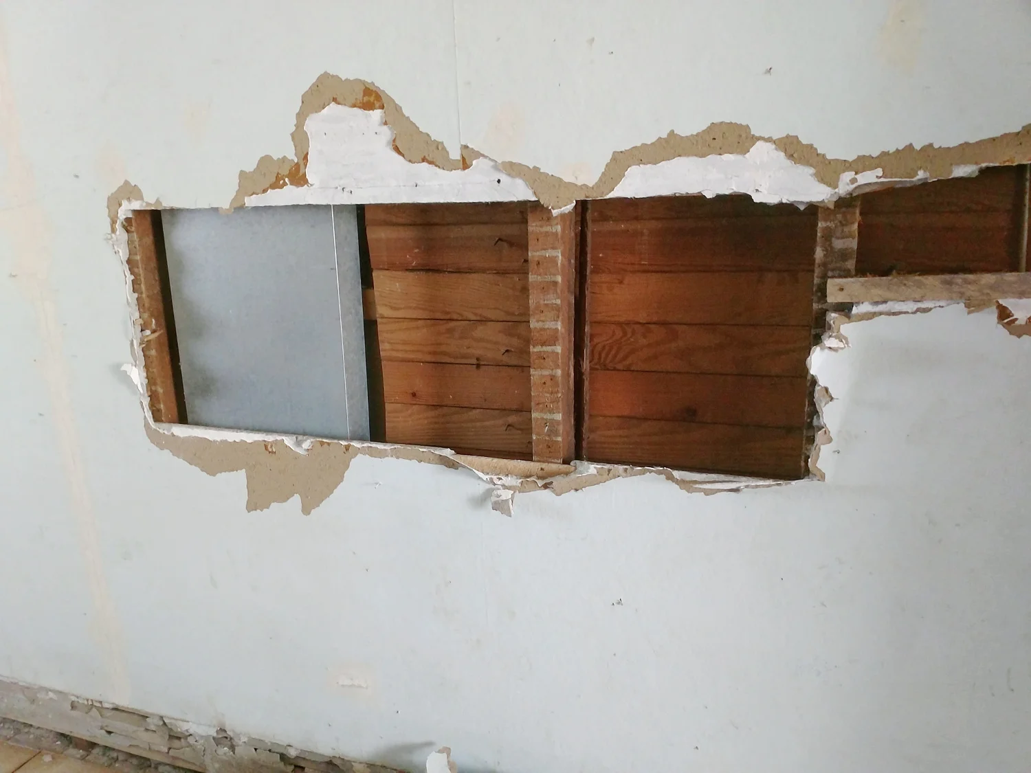 Oh yes. That IS tongue and groove in the kitchen. 