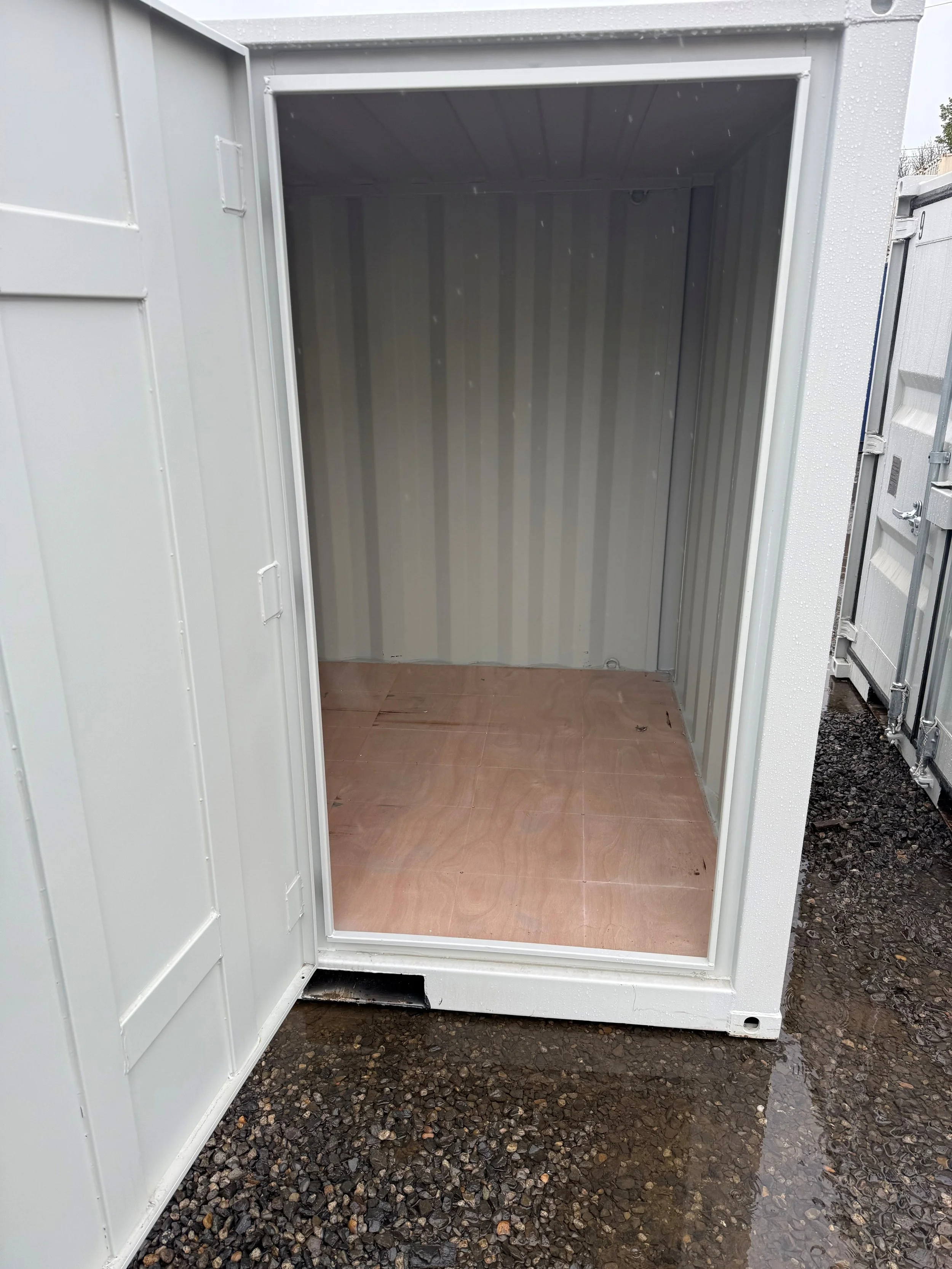 9-ft-Mini-container-2.jpg