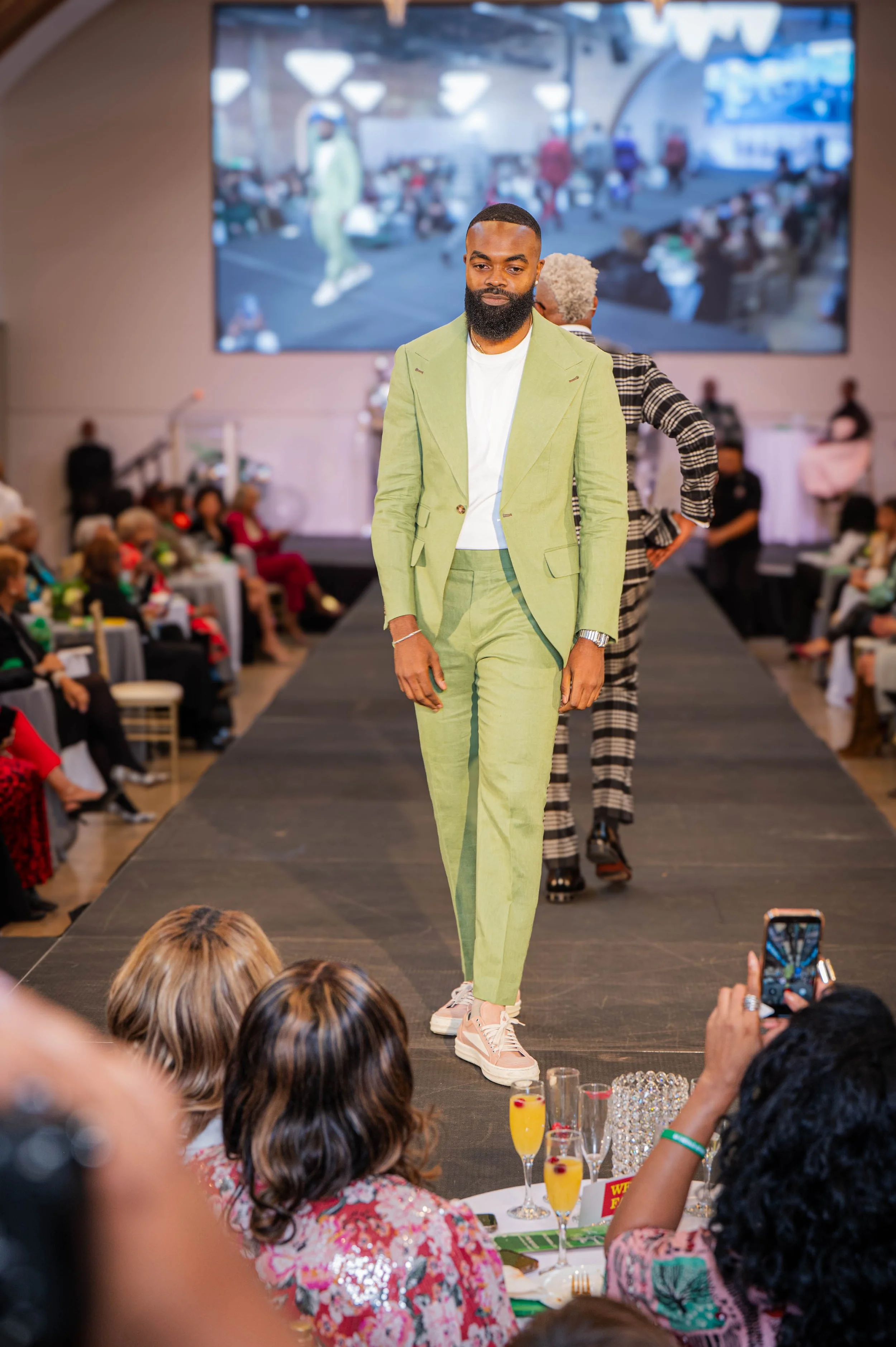 jo_hayes_images_the_revelry_emerald_affair_links_fashion_show-107.jpg