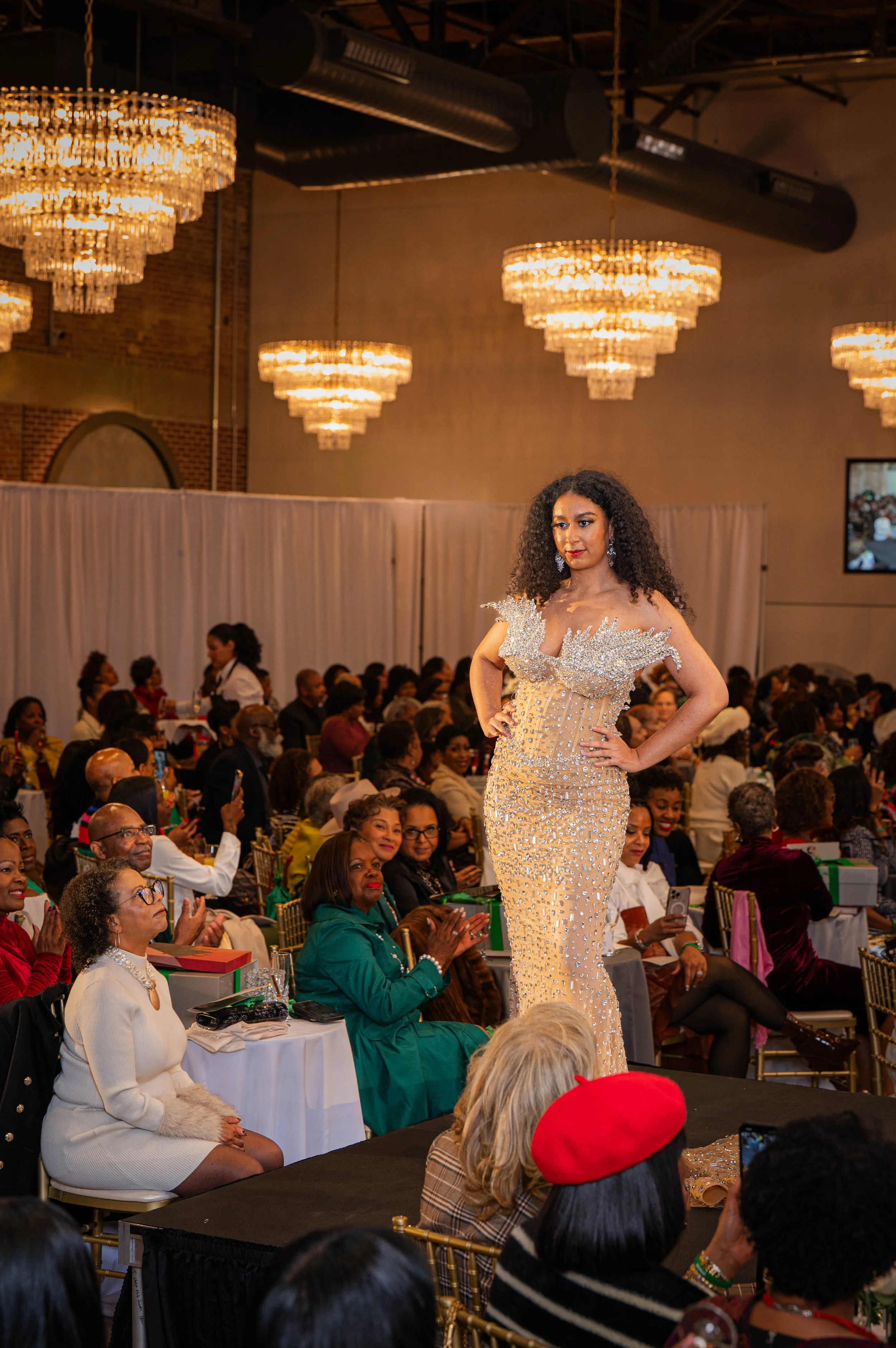 jo_hayes_images_the_revelry_emerald_affair_links_fashion_show-134.jpg