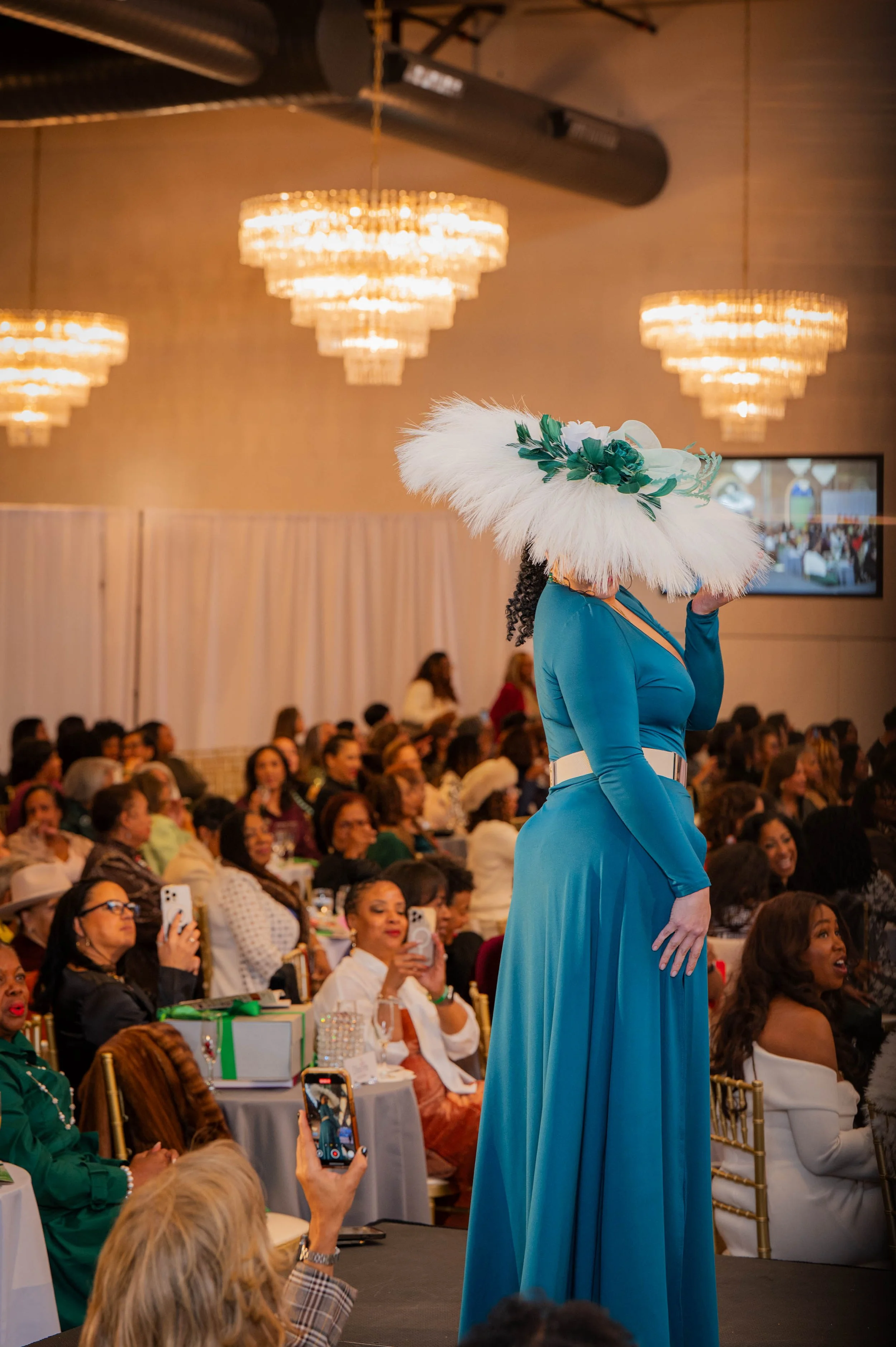 jo_hayes_images_the_revelry_emerald_affair_links_fashion_show-180.jpg