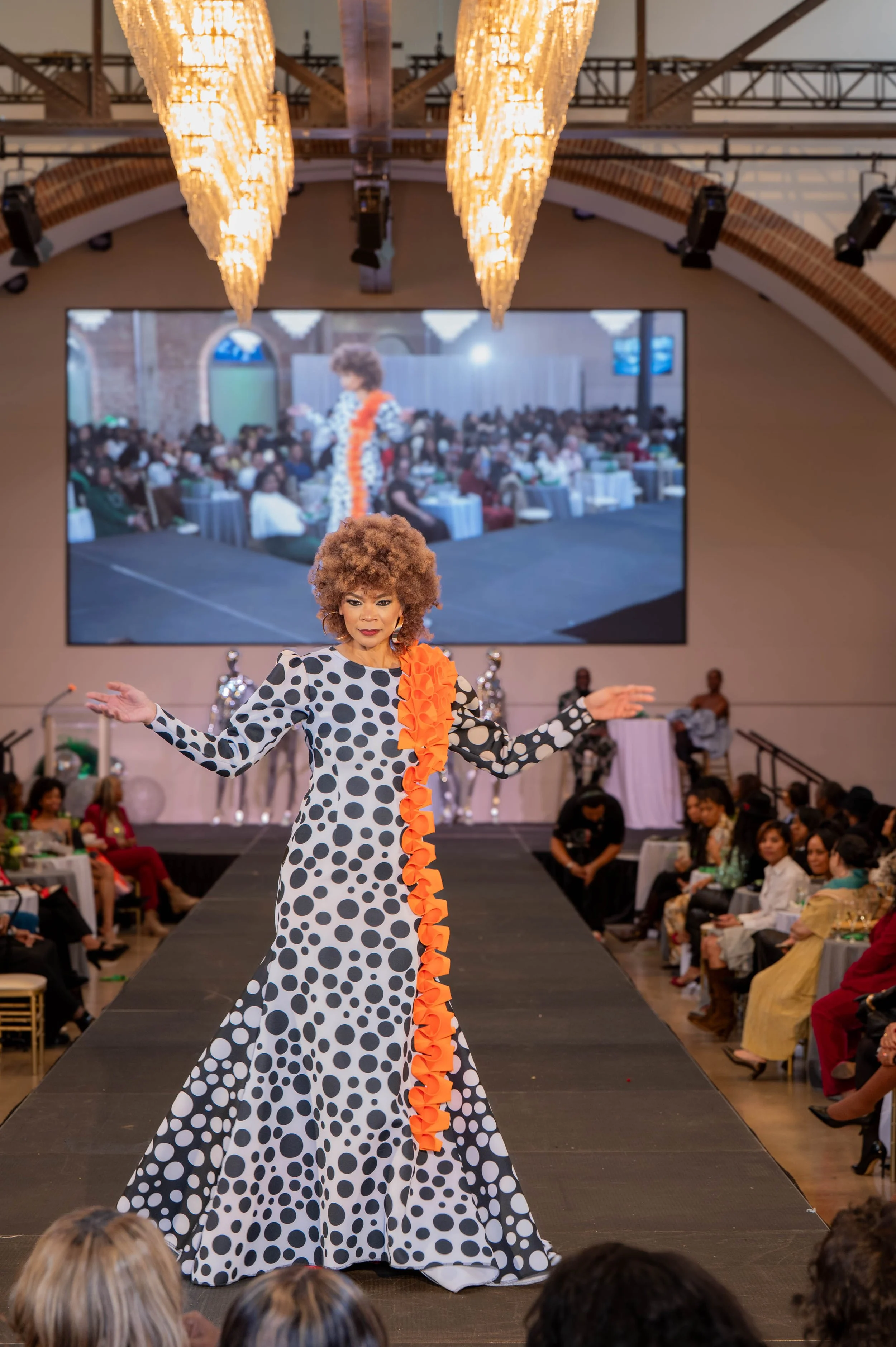 jo_hayes_images_the_revelry_emerald_affair_links_fashion_show-198.jpg