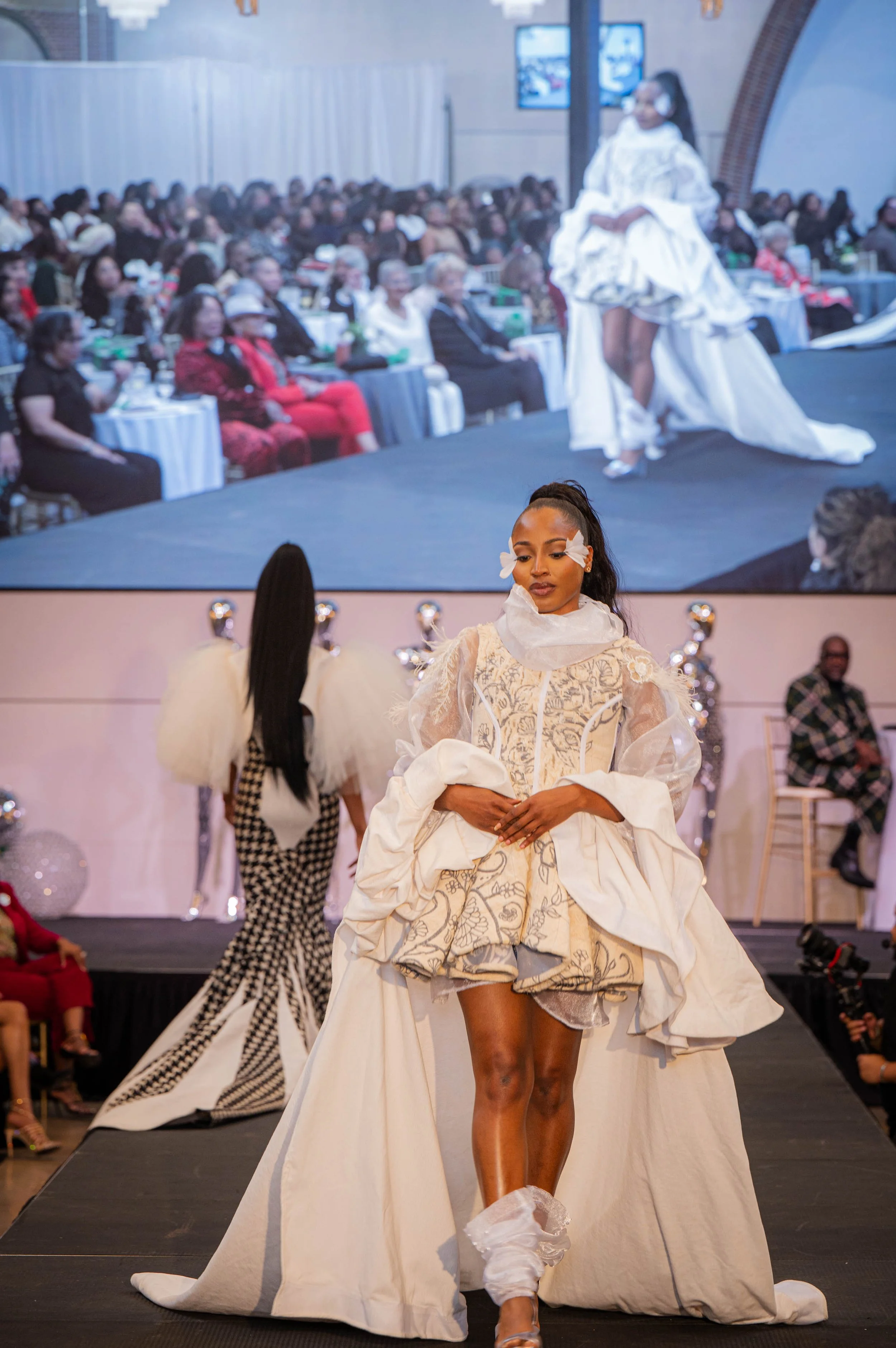 jo_hayes_images_the_revelry_emerald_affair_links_fashion_show-122.jpg