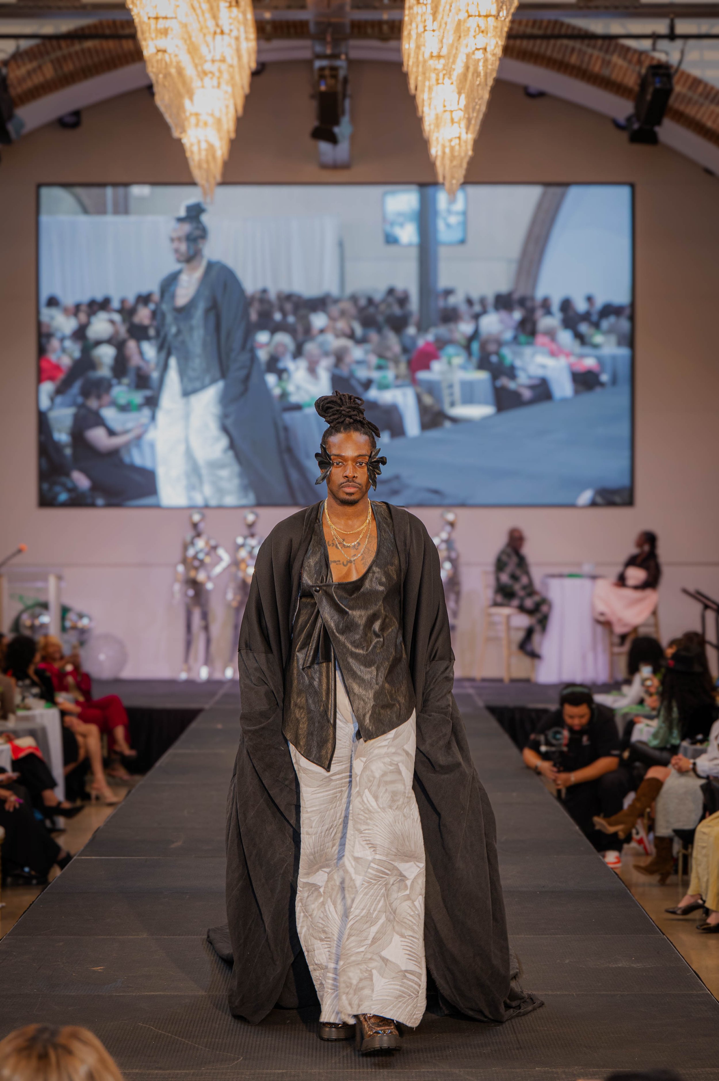 jo_hayes_images_the_revelry_emerald_affair_links_fashion_show-119.jpg