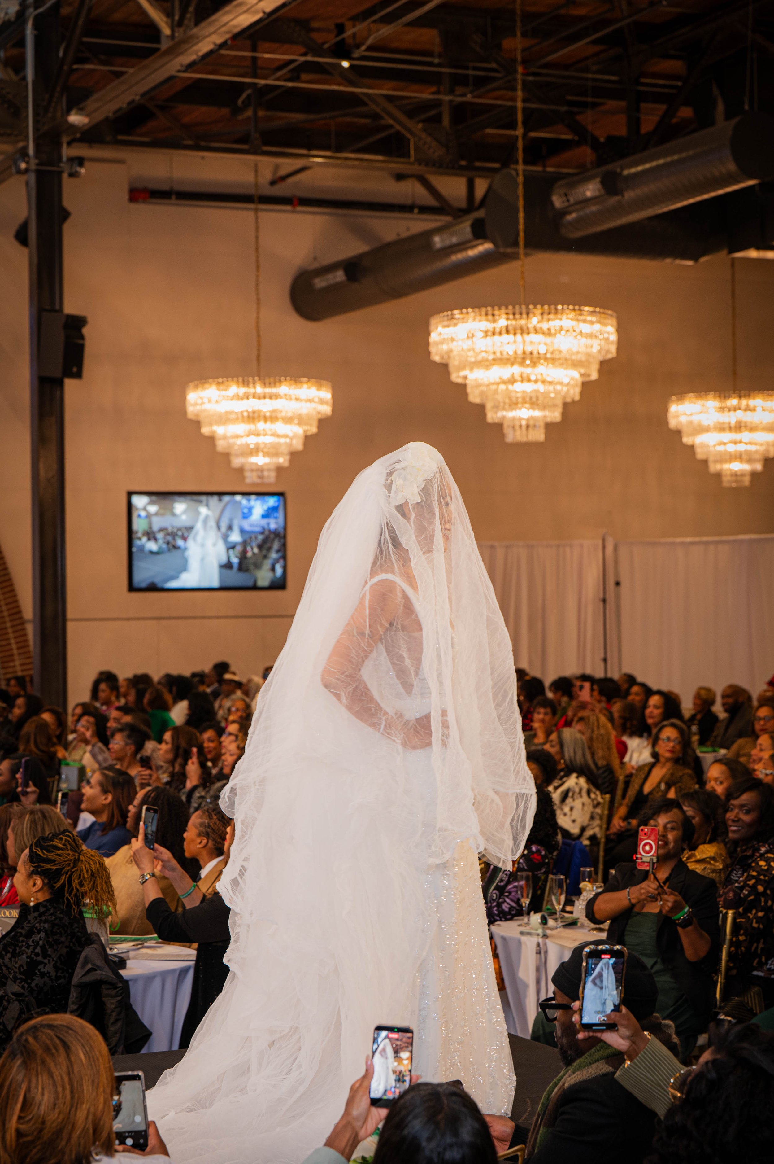 jo_hayes_images_the_revelry_emerald_affair_links_fashion_show-114.jpg
