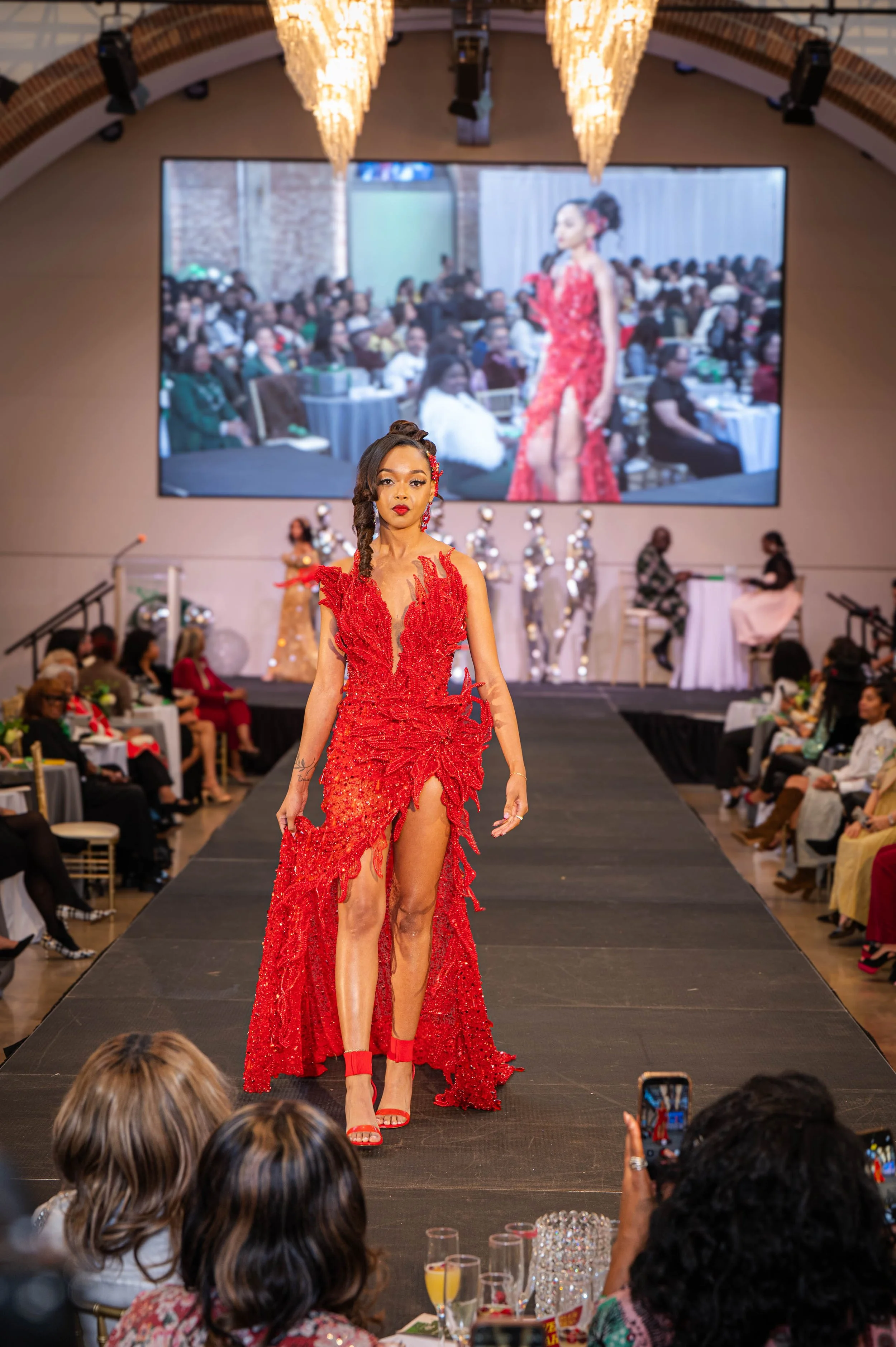 jo_hayes_images_the_revelry_emerald_affair_links_fashion_show-130.jpg