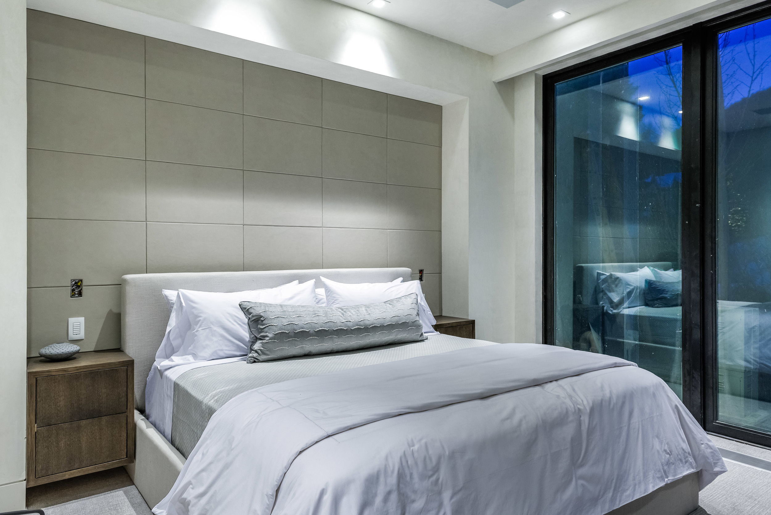 334nRiverside_HiRes214.jpg