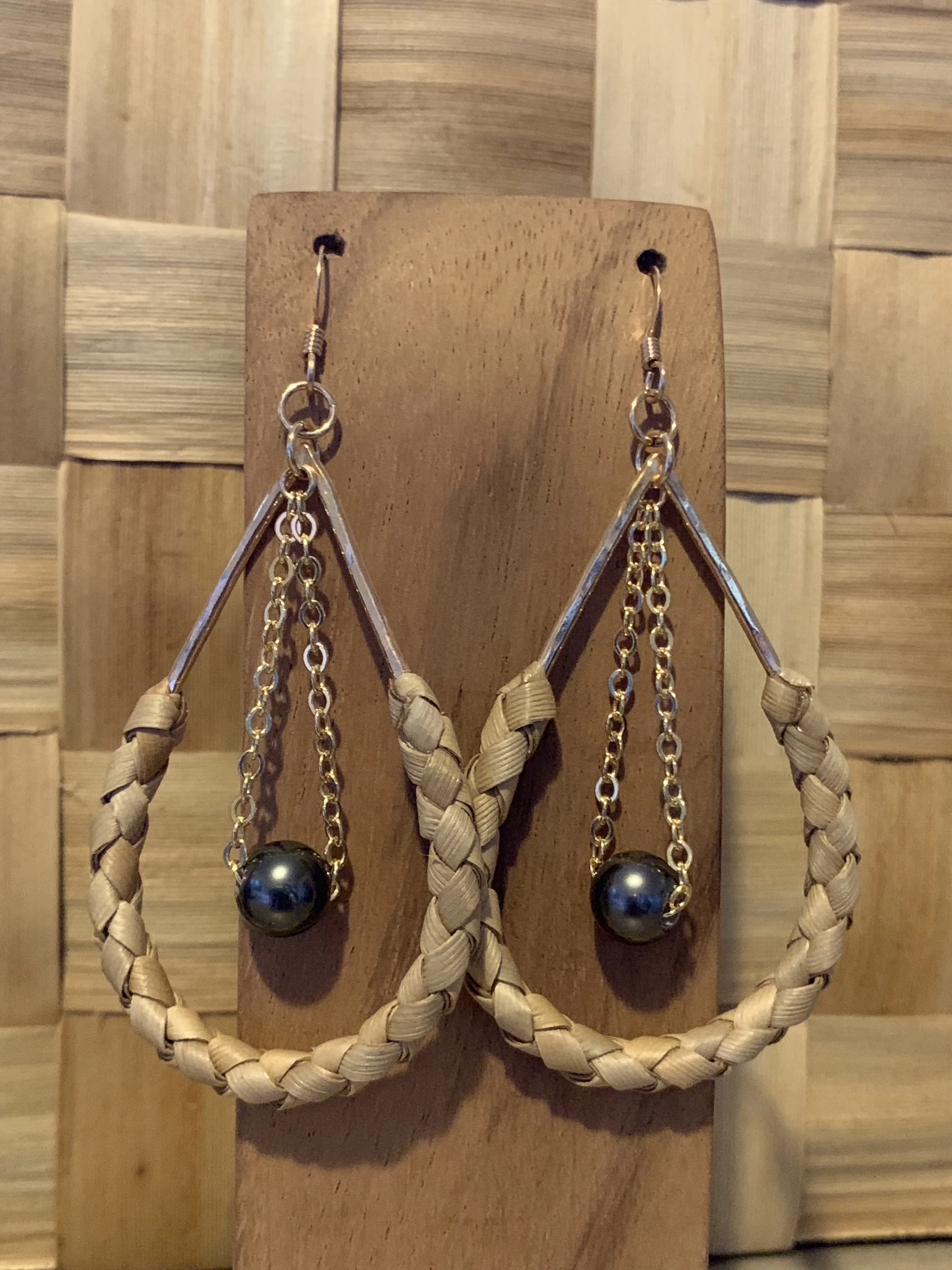 Pearl Teardrops Earrings with Lauhala