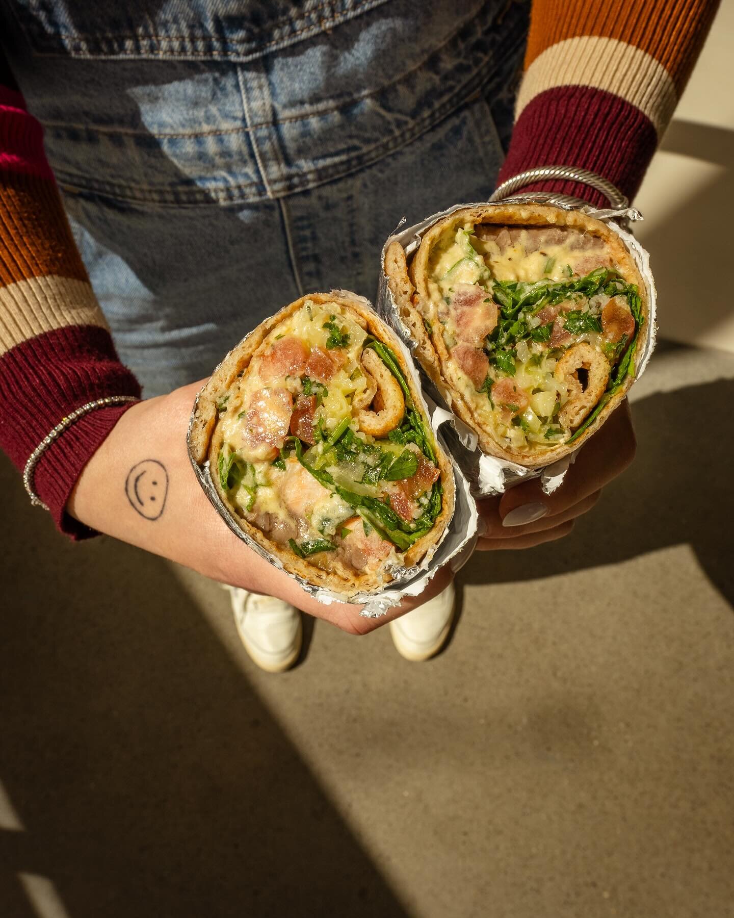 AVIVA WRAPS ALL DAY, EVERY DAY! This salmon wrap is perfect for your lunch today. You&rsquo;re welcome!

#avivabykameel
#kameelcares
#halalcooking
#MediterraneanDiet