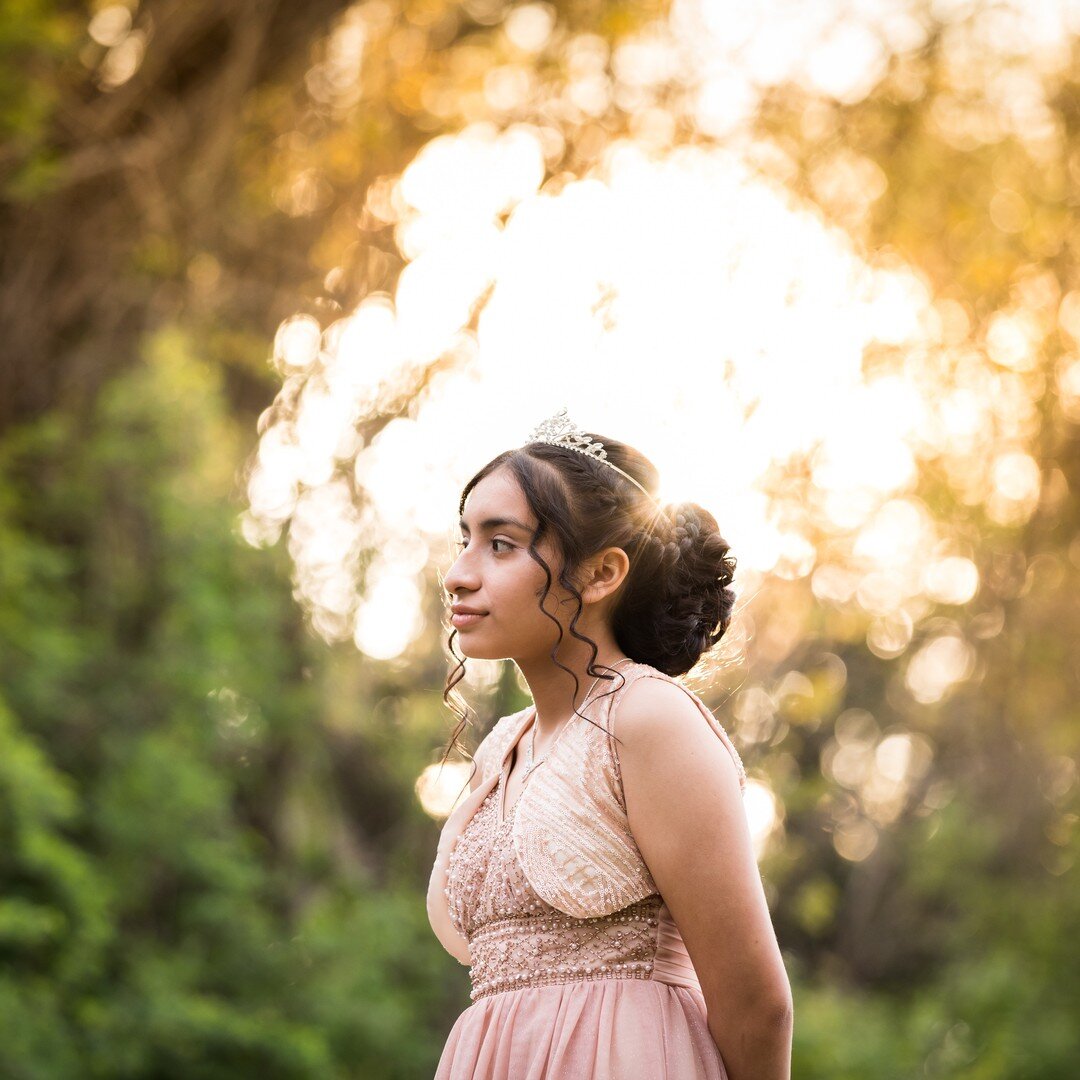 When even the sun agrees that you are a princess ☀️👑
.
.
.
.
.
&lt;3 Emily
#fiddlepics #catandthefiddlephotography#catandfiddlephotography #kentisland #easternshoremd #easternshorefamilyphotographer #annapolisfamilyphotography #annapolisfamilyphotog