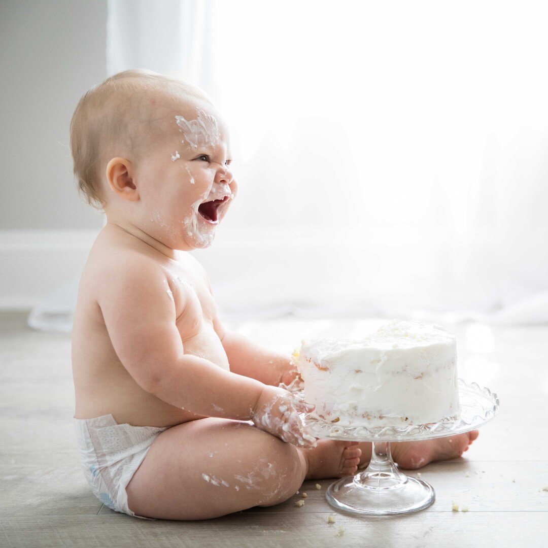 Oh darling girl, I totally get it. I love cake that much too 😍🎂
.
.
.
.
.
&lt;3 Emily
#fiddlepics #catandthefiddlephotography#catandfiddlephotography #kentisland #easternshoremd #easternshorefamilyphotographer #annapolisfamilyphotography #annapolis