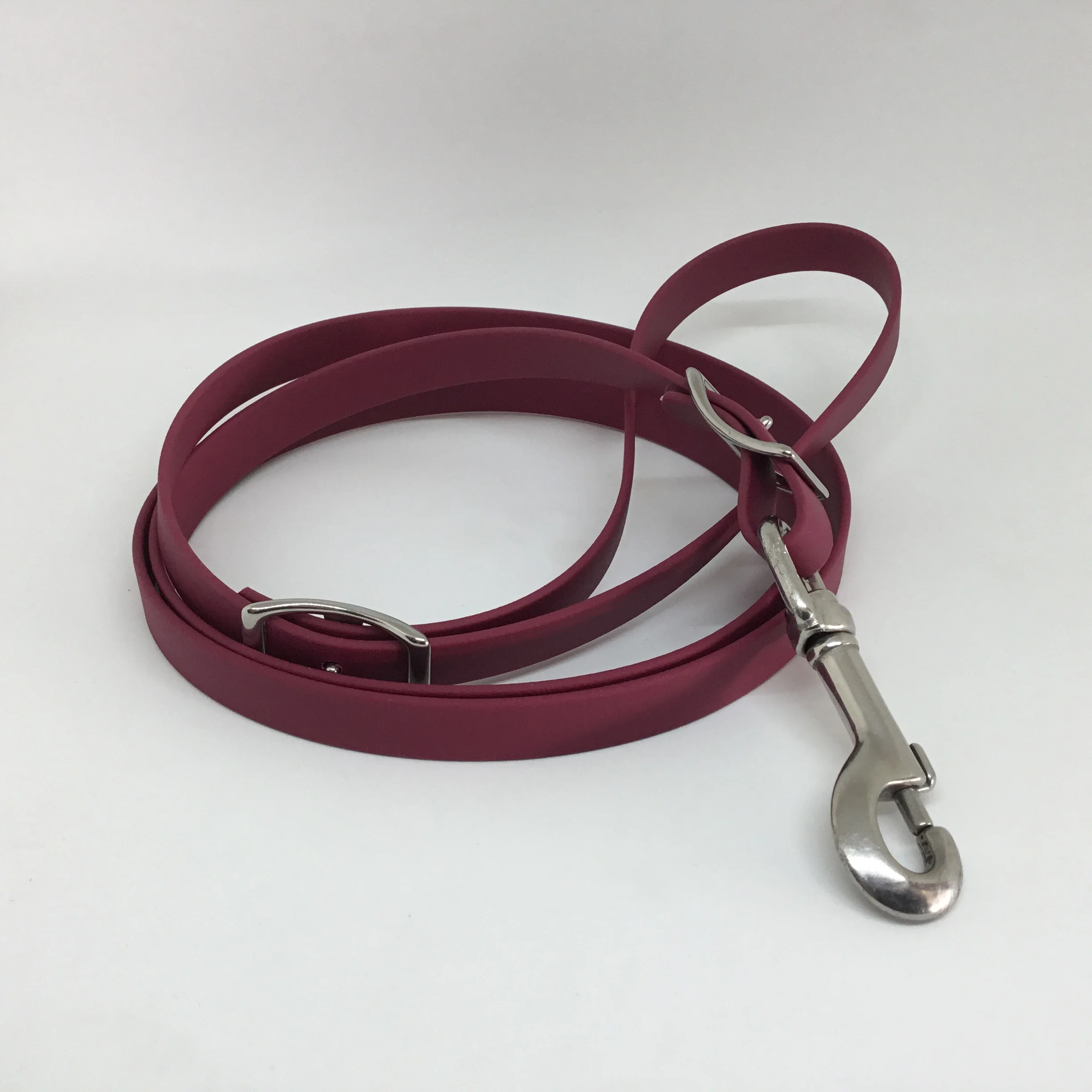 3/4" Wide Beta BioThane®️ Leash in Wine