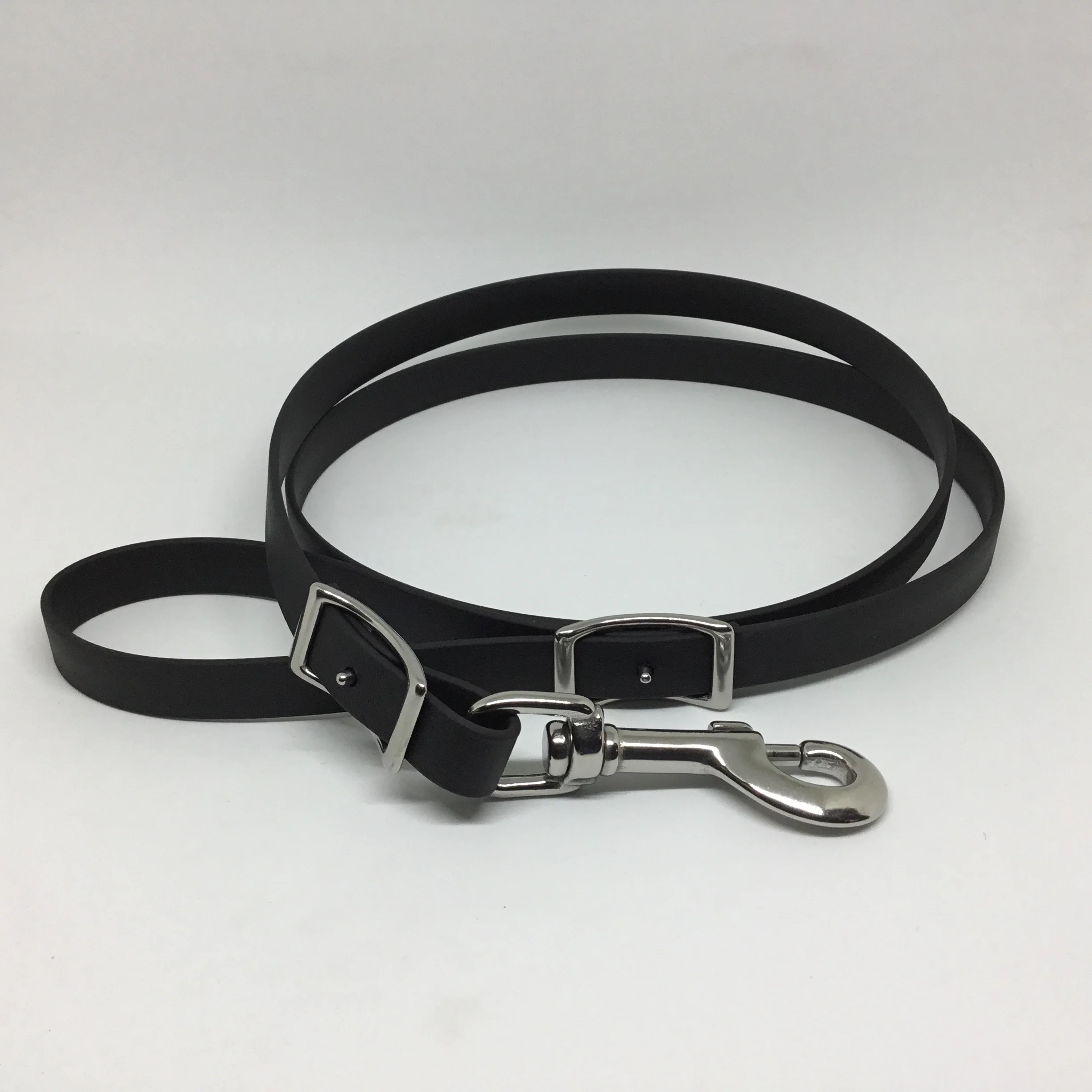 5/8" Wide Beta BioThane®️ Leash in Black