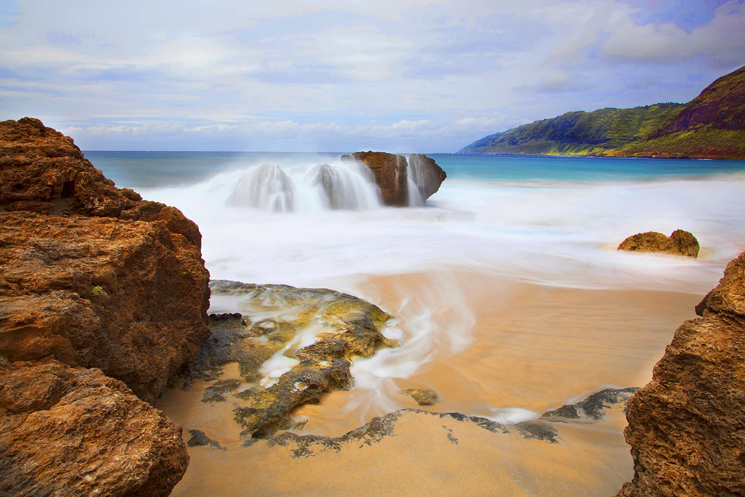 Wavebreak at Pipeline Beach | Oahu, Hawaii