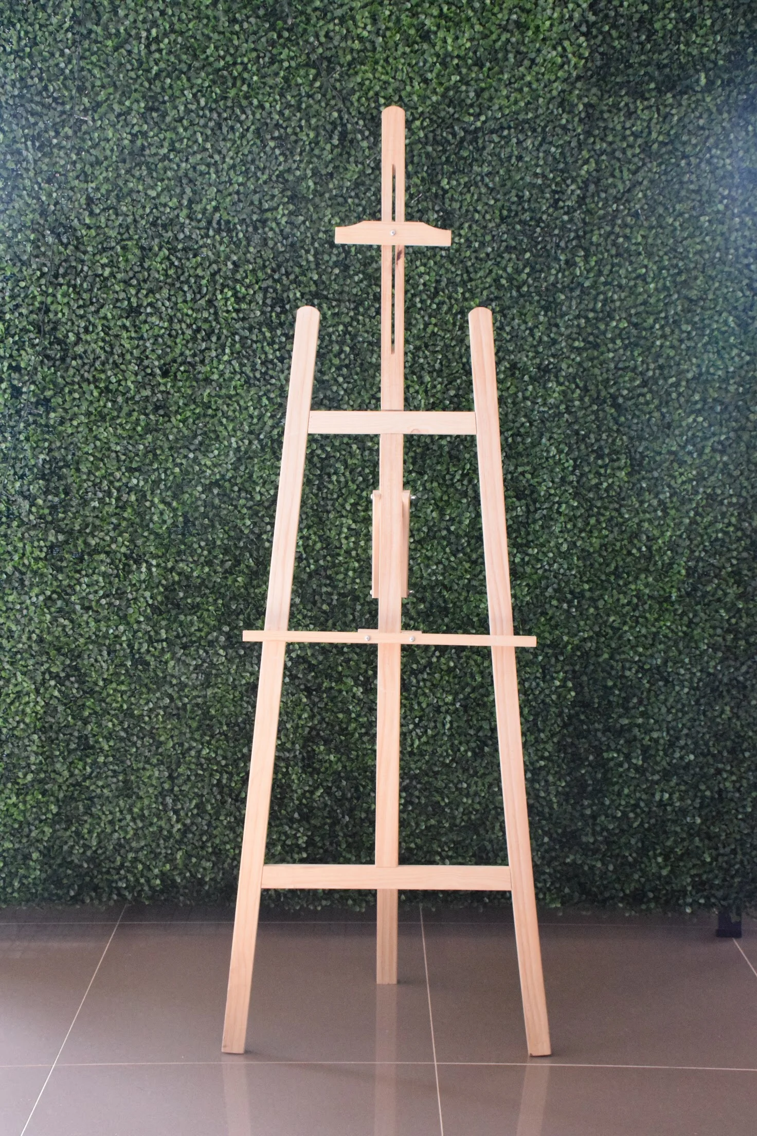 WOODEN EASEL X2. PLEASE CONTACT ME VIA FACEBOOK BUSINESS PAGE OR EMAIL FOR BOOKINGS. (LOCAL WANGARATTA AREA ONLY)