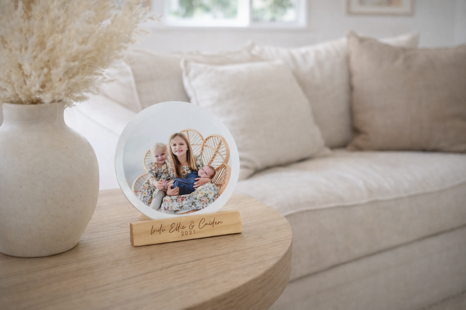 circle photo stand in timber