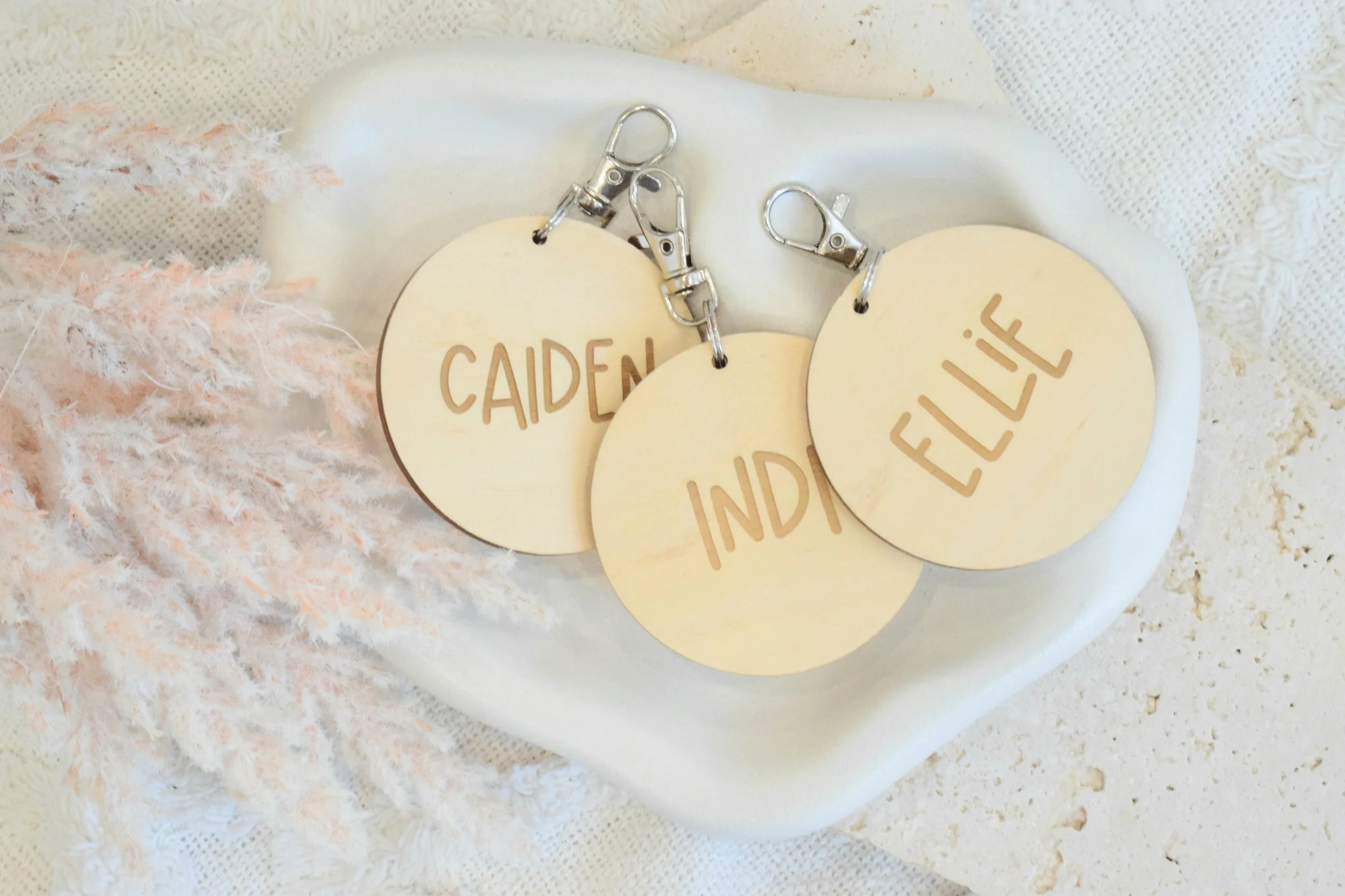 timber circle bag tag