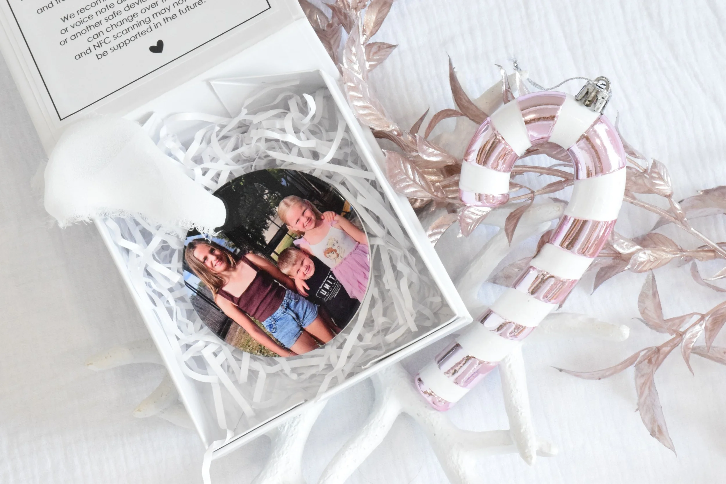 Smart hanging decoration