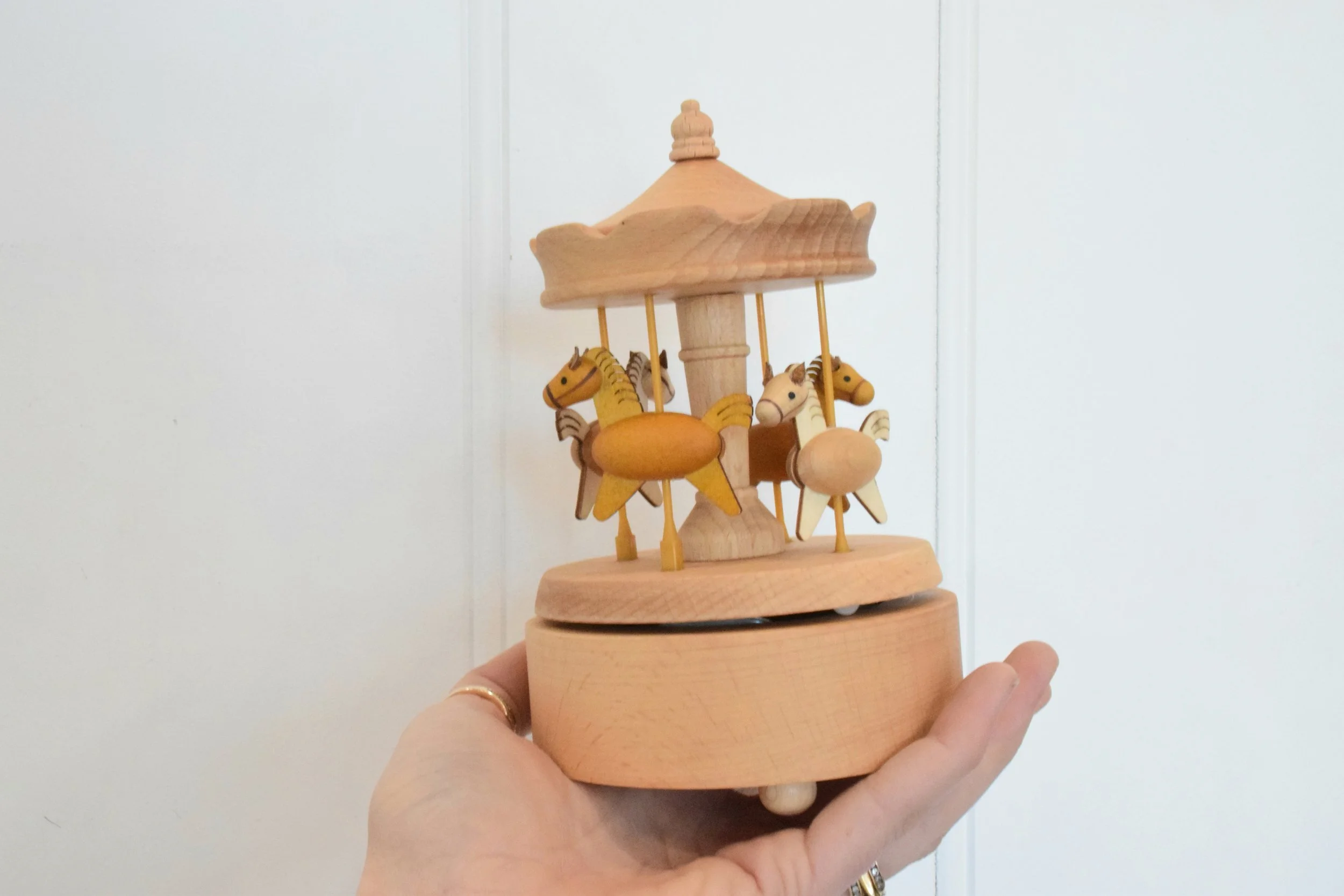 horse musical carousel