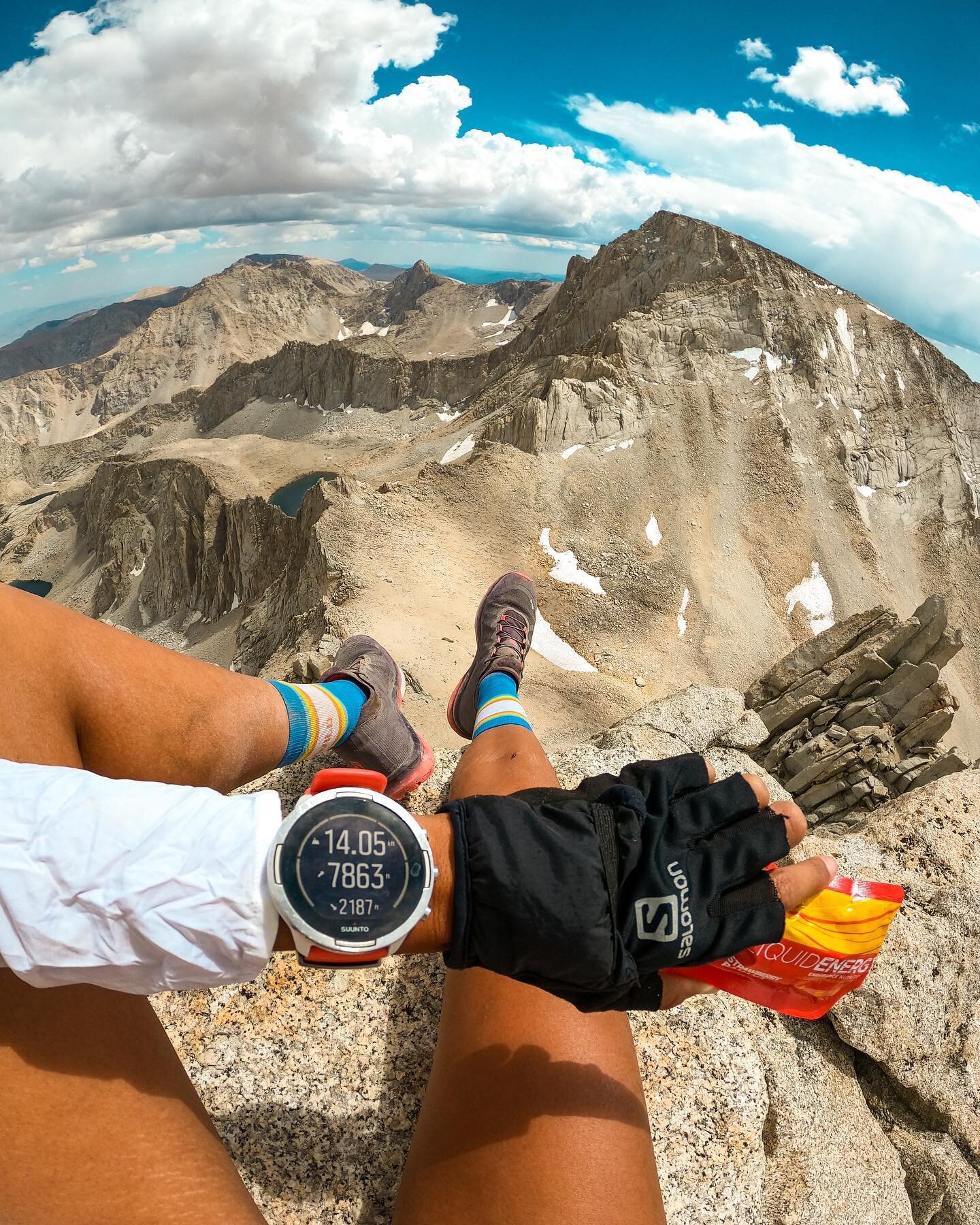 How can you tell when your watch is hungry? 
It goes back four seconds.
😬😂
View from Mt Russell over looking Mt Whitney, the peak we had just been on. One helluva day- my legs had a good mountains hangover the next day!
🦵🏽🥴🥵😴😍🤩🤪

#timetopla