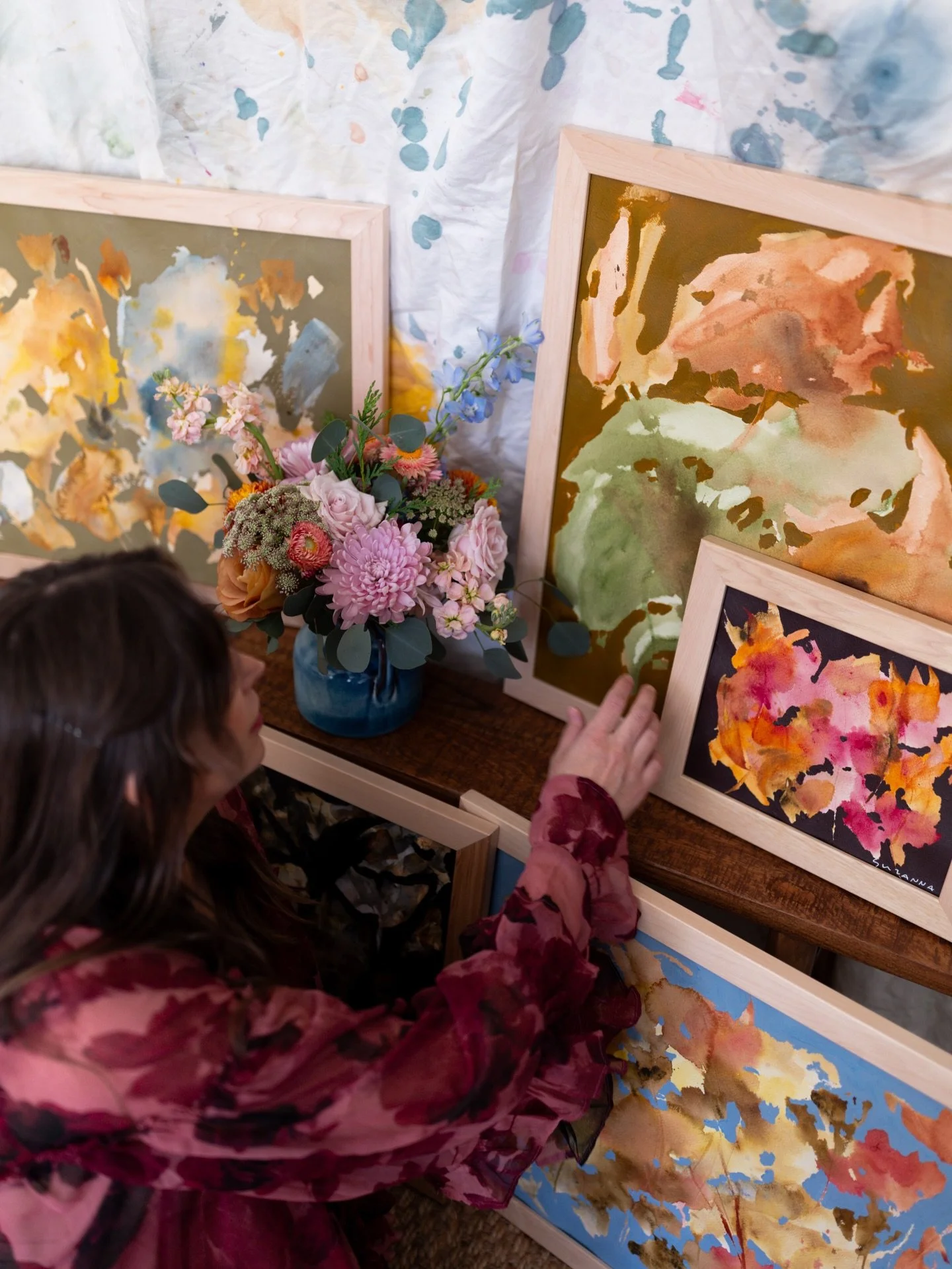 Tomorrow&rsquo;s the big day! Framed Florals launching at 4pm est 💐🌷🪻

My last attempt of the year to put some beauty out in the world. Hope you enjoy. 

#framedflorals #abstractfloralart #makesomethingbeautiful