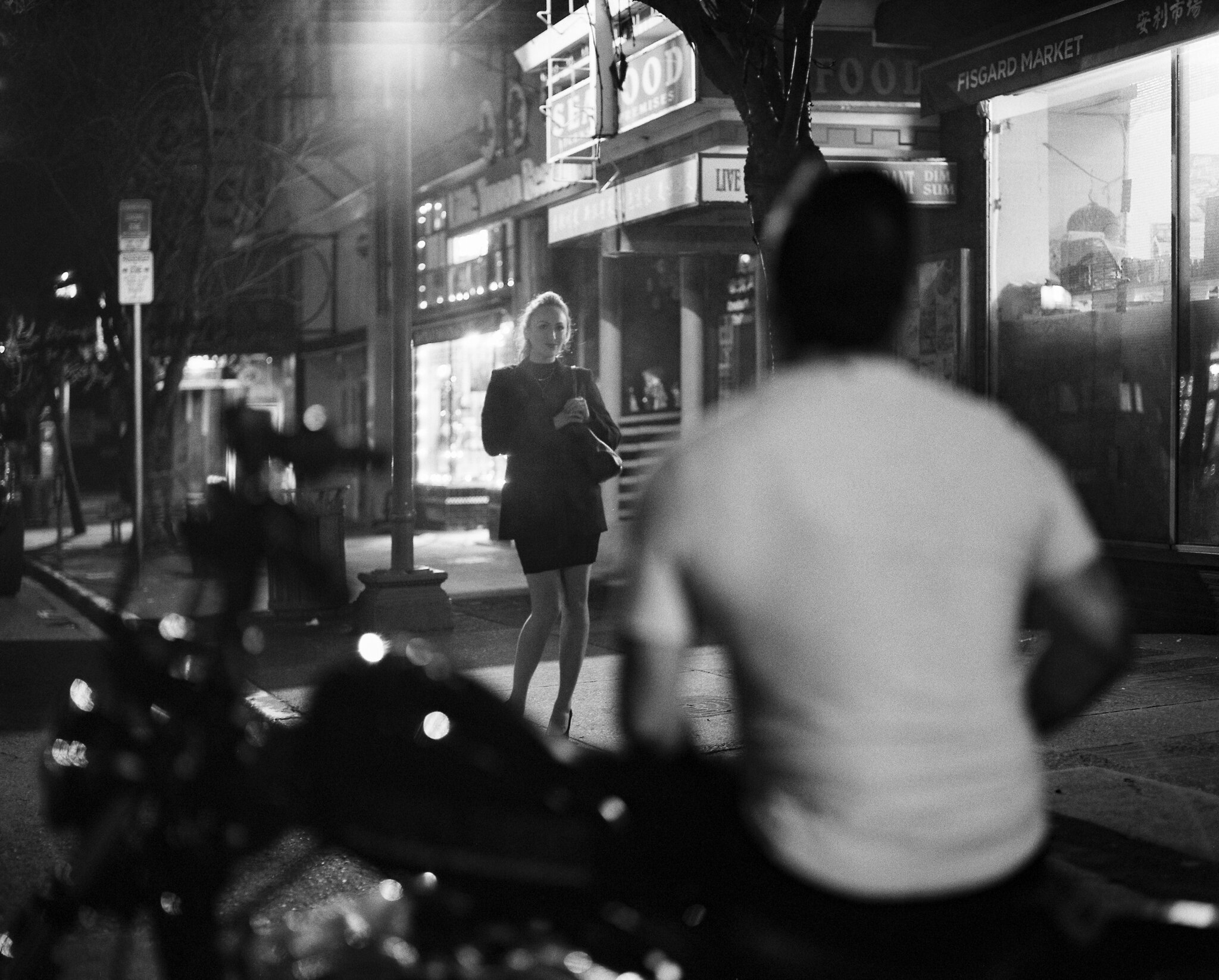 1. Chinatown Victoria BC couple photography - HP5 film 004.JPG