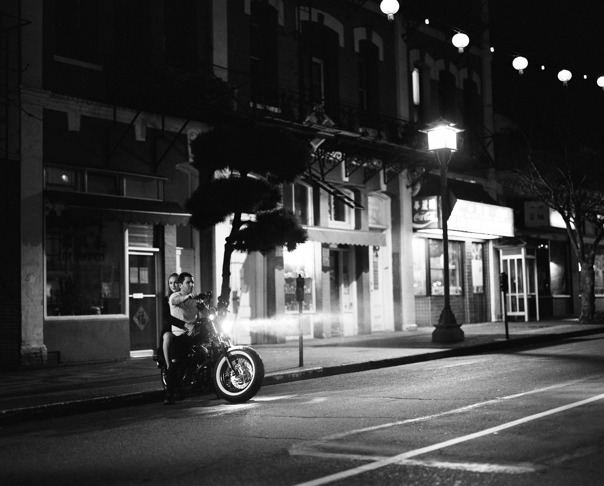 1. Chinatown Victoria BC couple photography - HP5 film 009.JPG