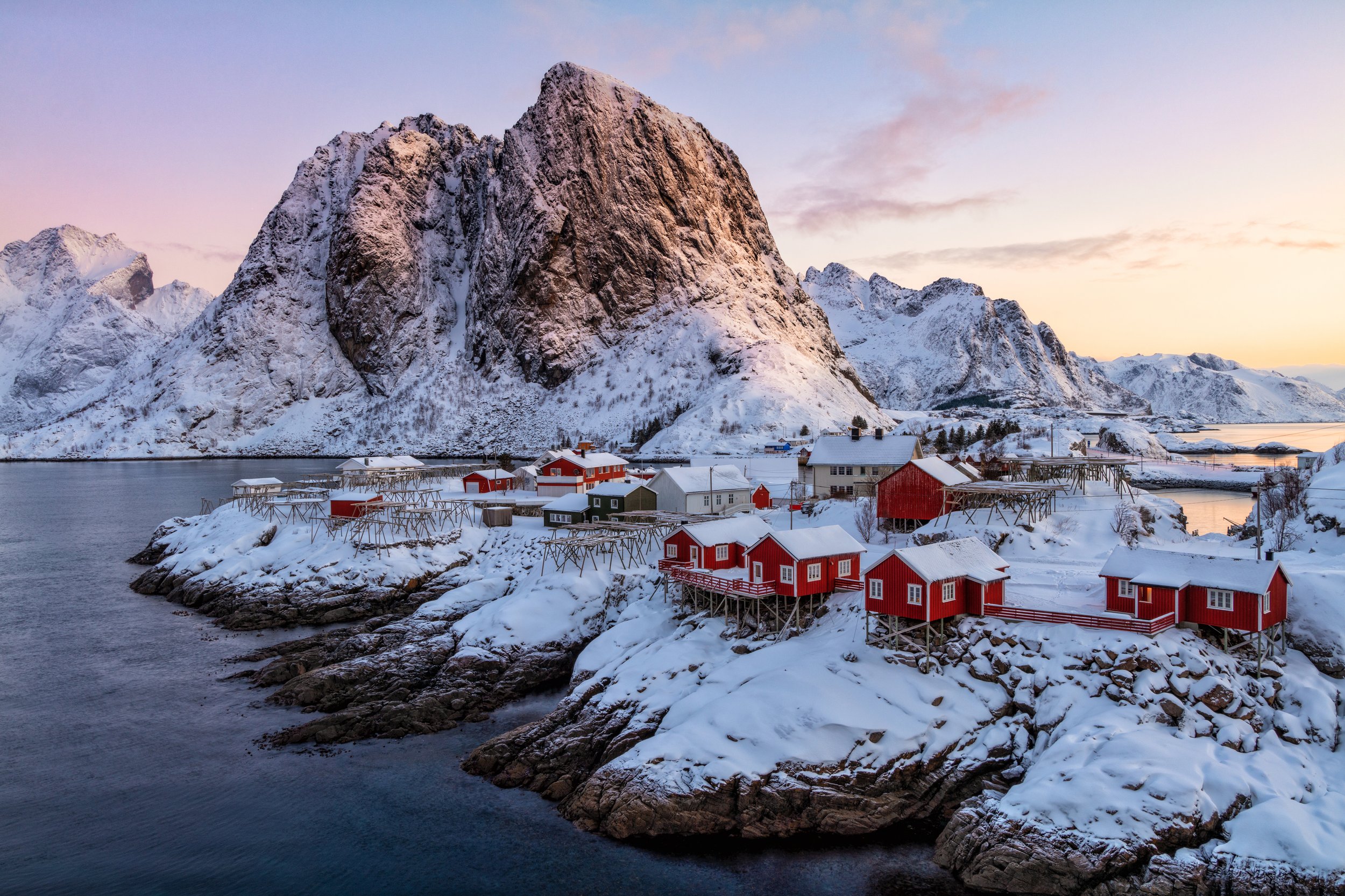 First Light, Hamnoy Lofoten.jpg